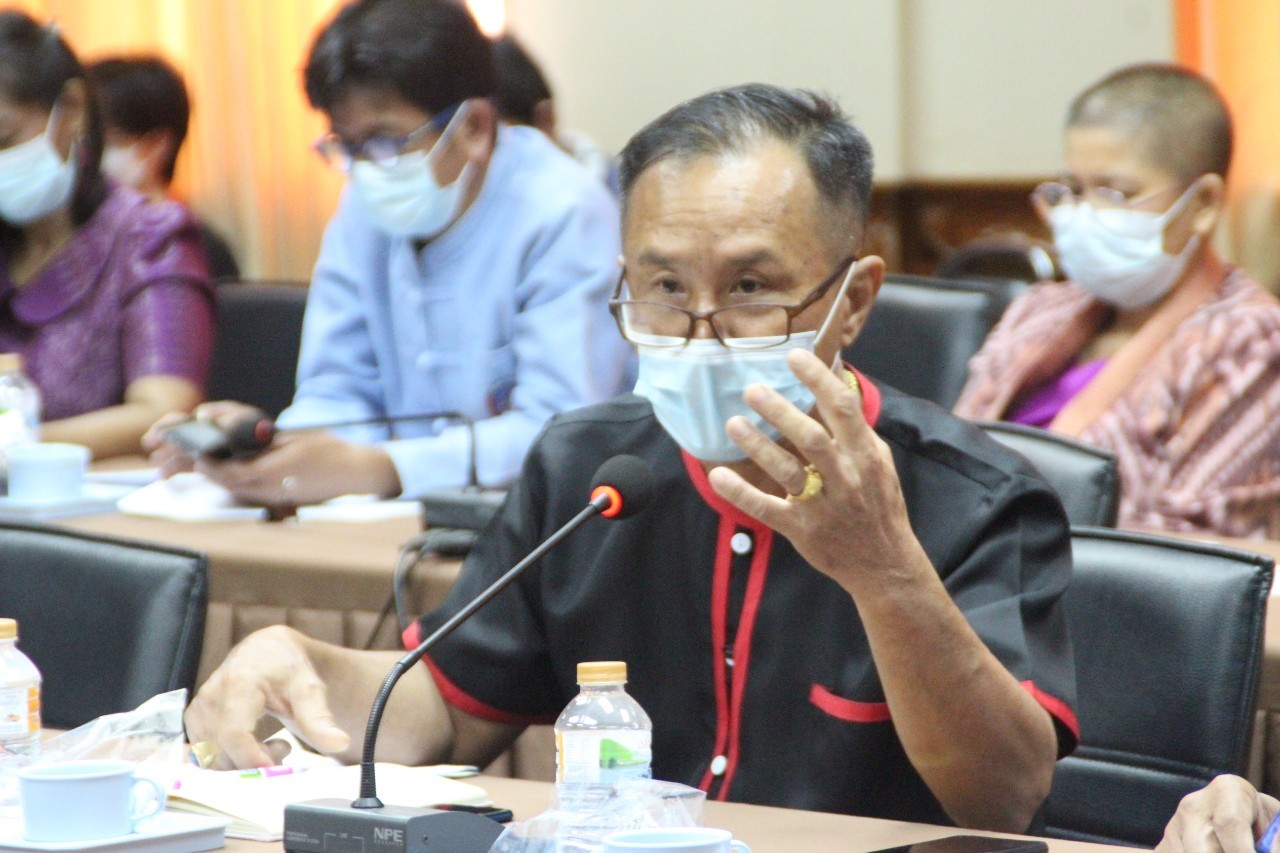 พช.สกลนคร : ประชุมเตรียมความพร้อมการดำเนินงานทอดผ้าป่ากองทุนแม่ฯ ปี 64