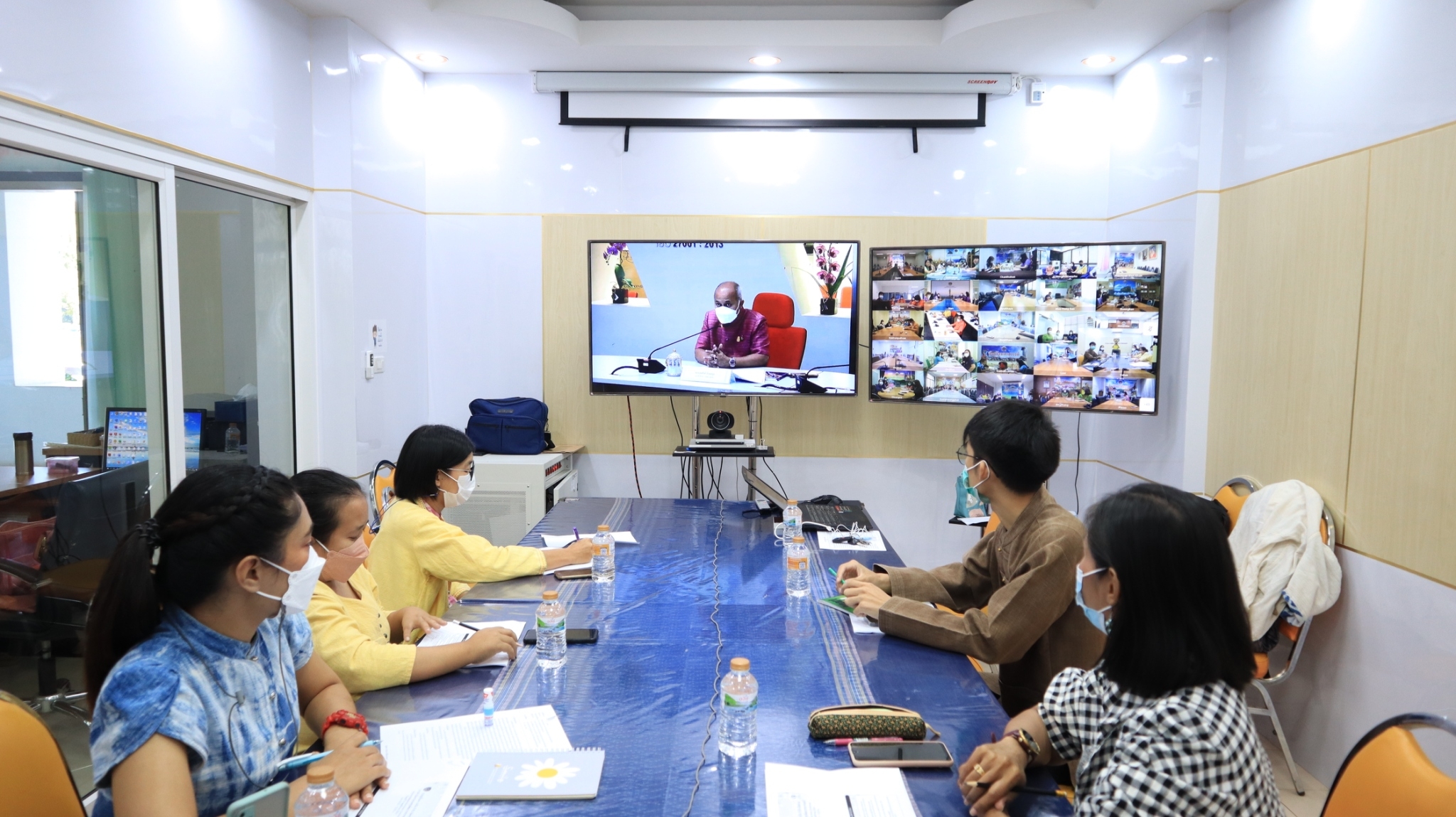 พช.สกลนคร : ร่วมประชุมชี้แจงเร่งรัด กำกับ ติดตามการดำเนินงานกองทุนพัฒนาบทบาทสตรี ผ่านระบบ Conference