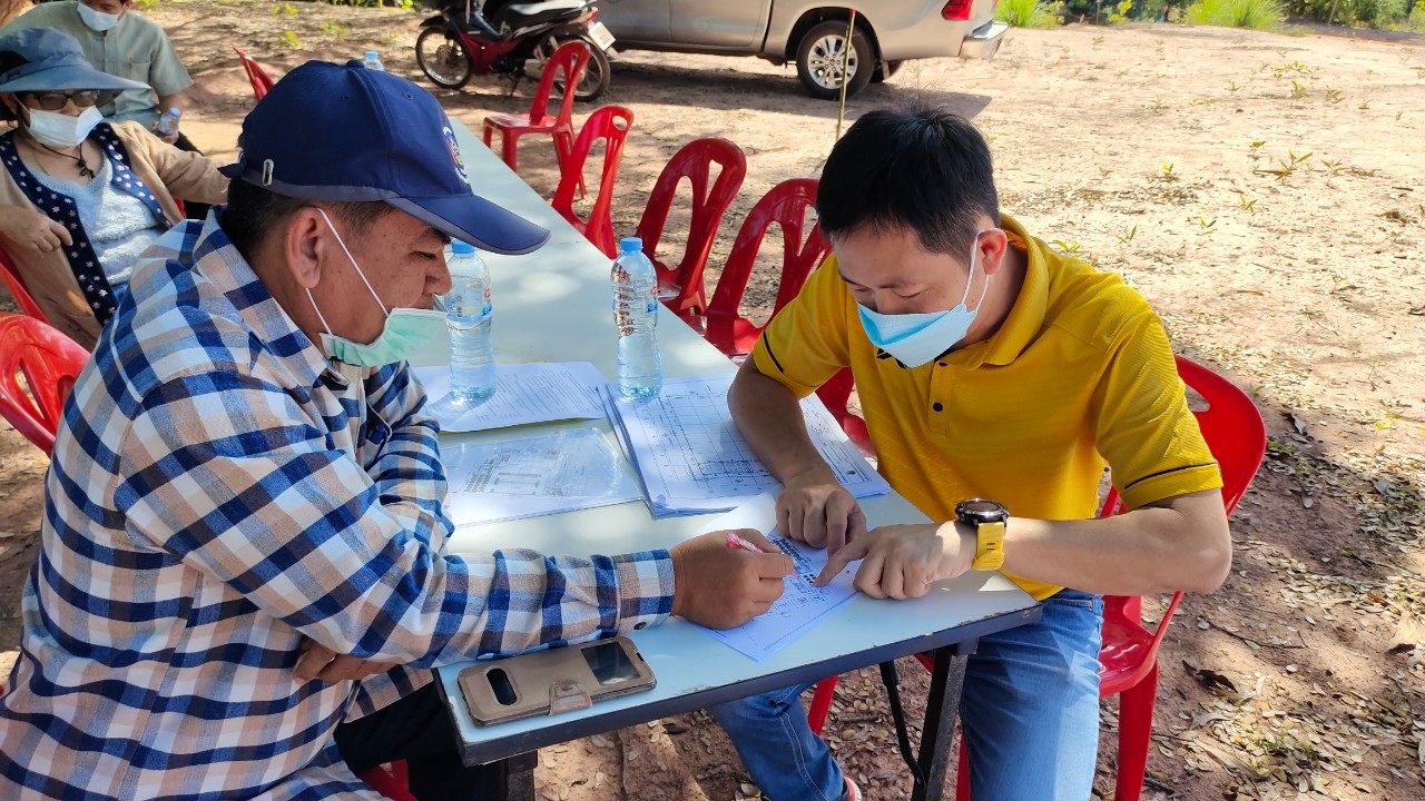 พช.สกลนคร : ติดตามความก้าวหน้าโครงการก่อสร้างศูนย์เรียนรู้ผ้าย้อมคราม “วิชชาลัยดอนกอย วิถีแห่งการพัฒนาที่ยั่งยืน”