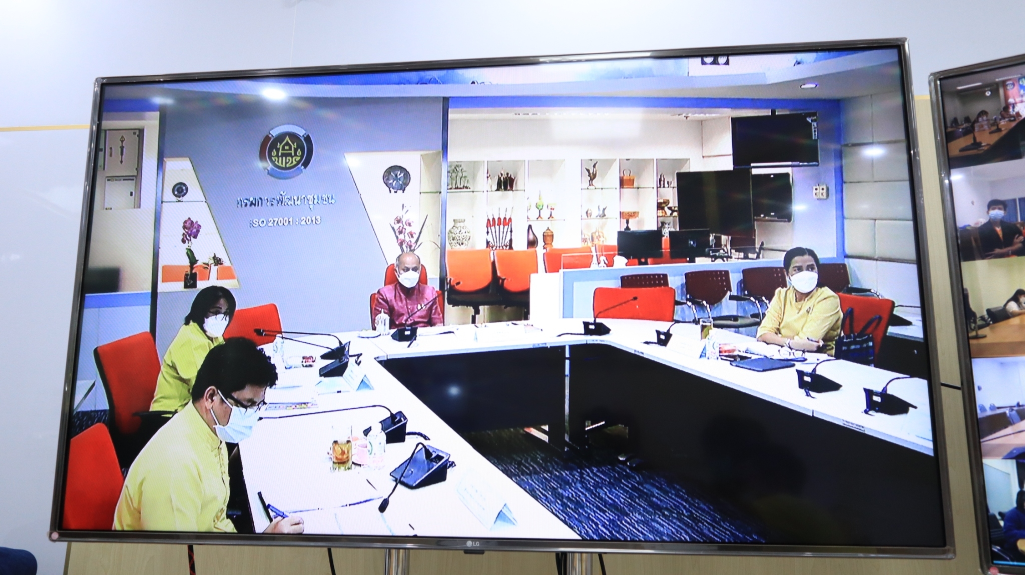พช.สกลนคร : ร่วมประชุมชี้แจงเร่งรัด กำกับ ติดตามการดำเนินงานกองทุนพัฒนาบทบาทสตรี ผ่านระบบ Conference