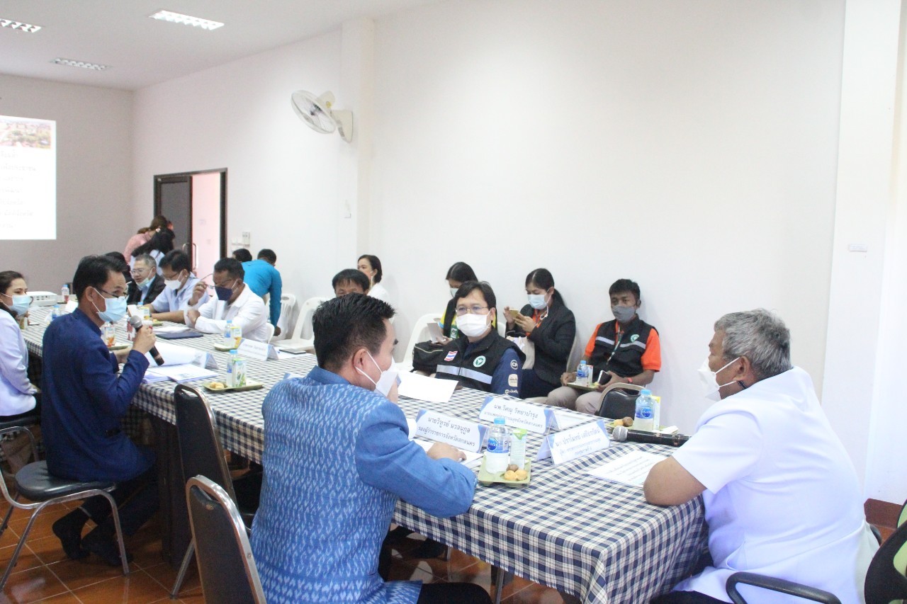 พช. สกลนคร : ผู้ตรวจฯ กระทรวงสาธารณสุข ตรวจเยี่ยมฟาร์มประชารัฐสกลนคร