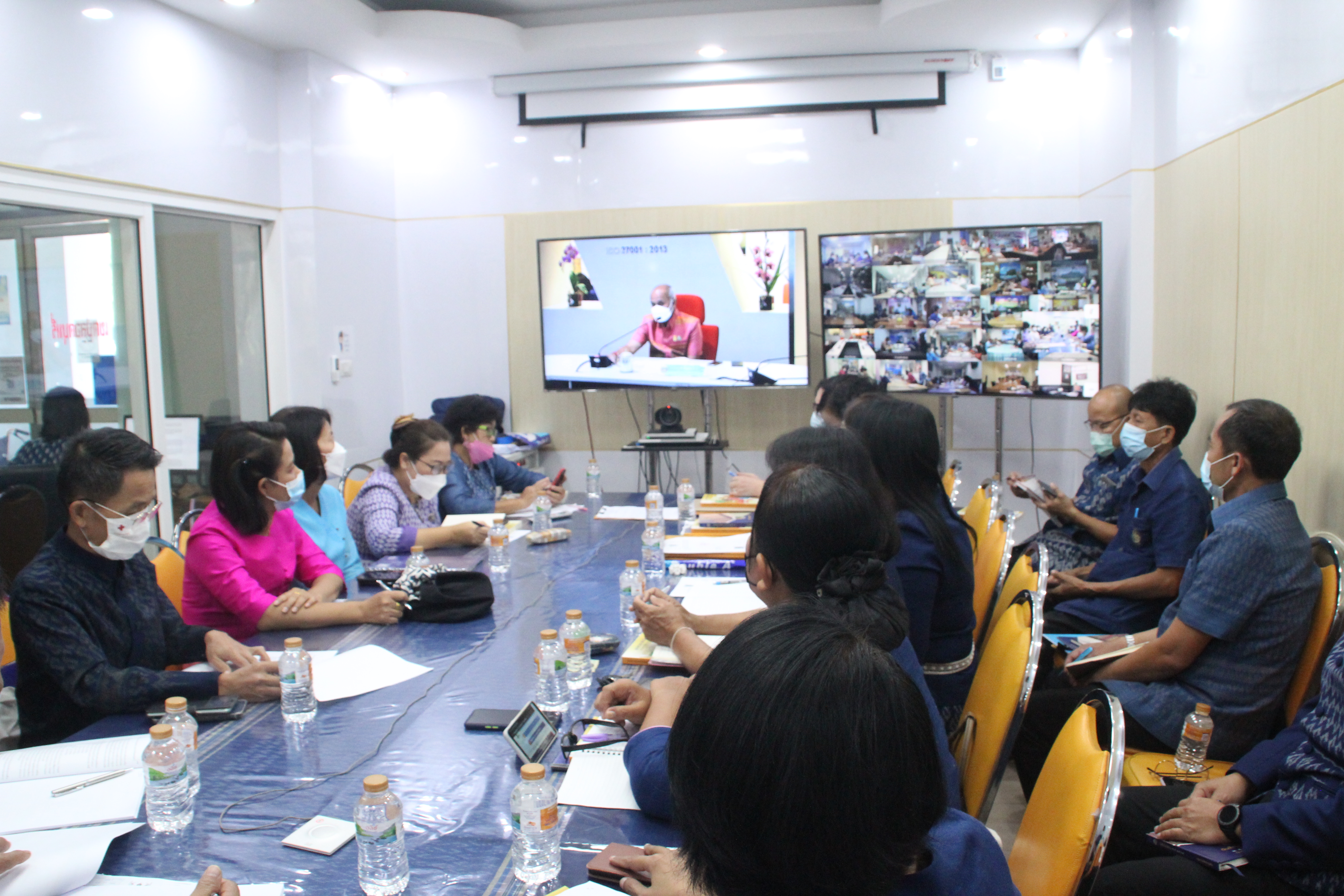 พช.สกลนคร : ร่วมประชุมขับเคลื่อนงานเศรษฐกิจฐานรากด้วยกองทุนชุมชน ผ่านระบบ Conference