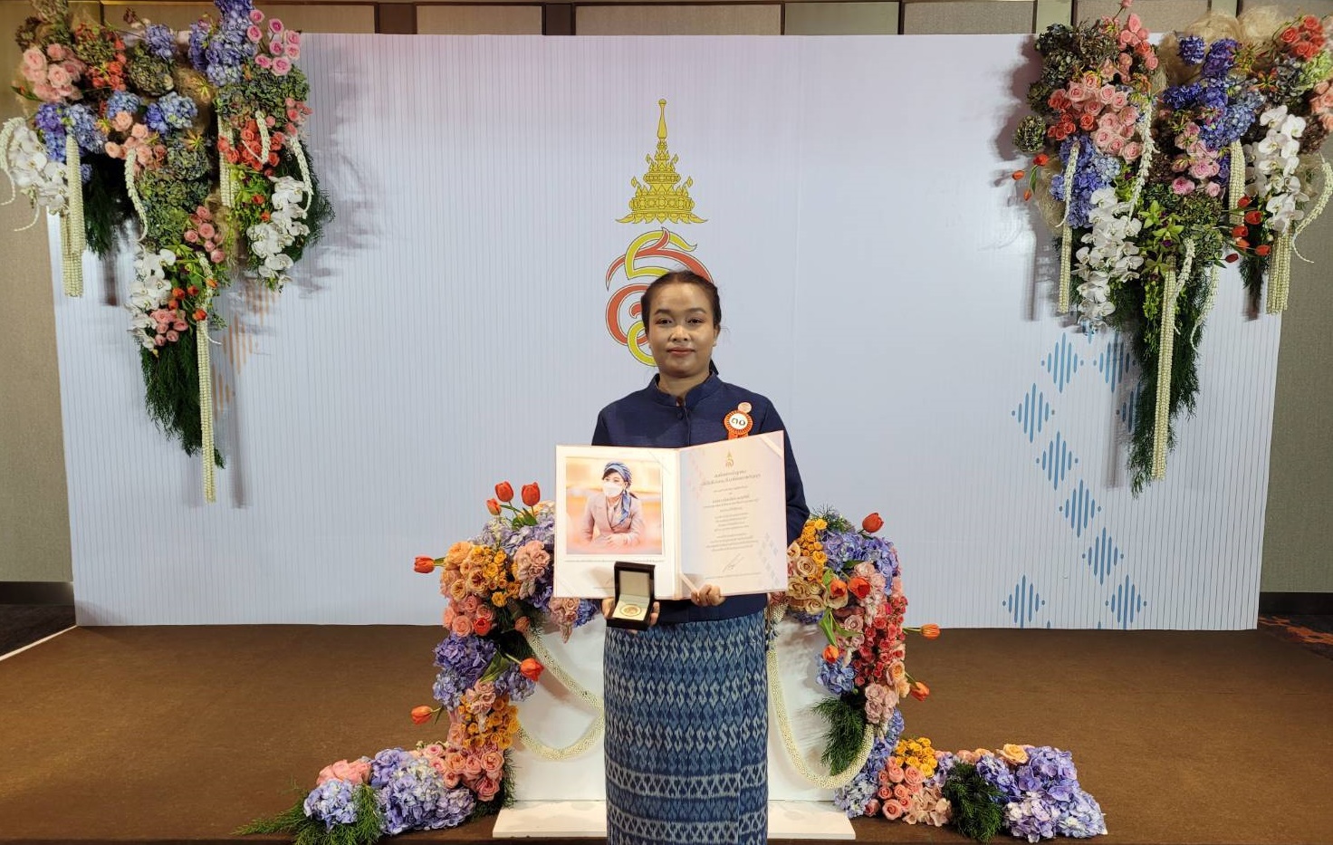 จังหวัดสกลนคร : คว้า 2 รางวัล การประกวด “ผ้าลายขอเจ้าฟ้าสิริวัณณวรีฯ” ระดับประเทศ