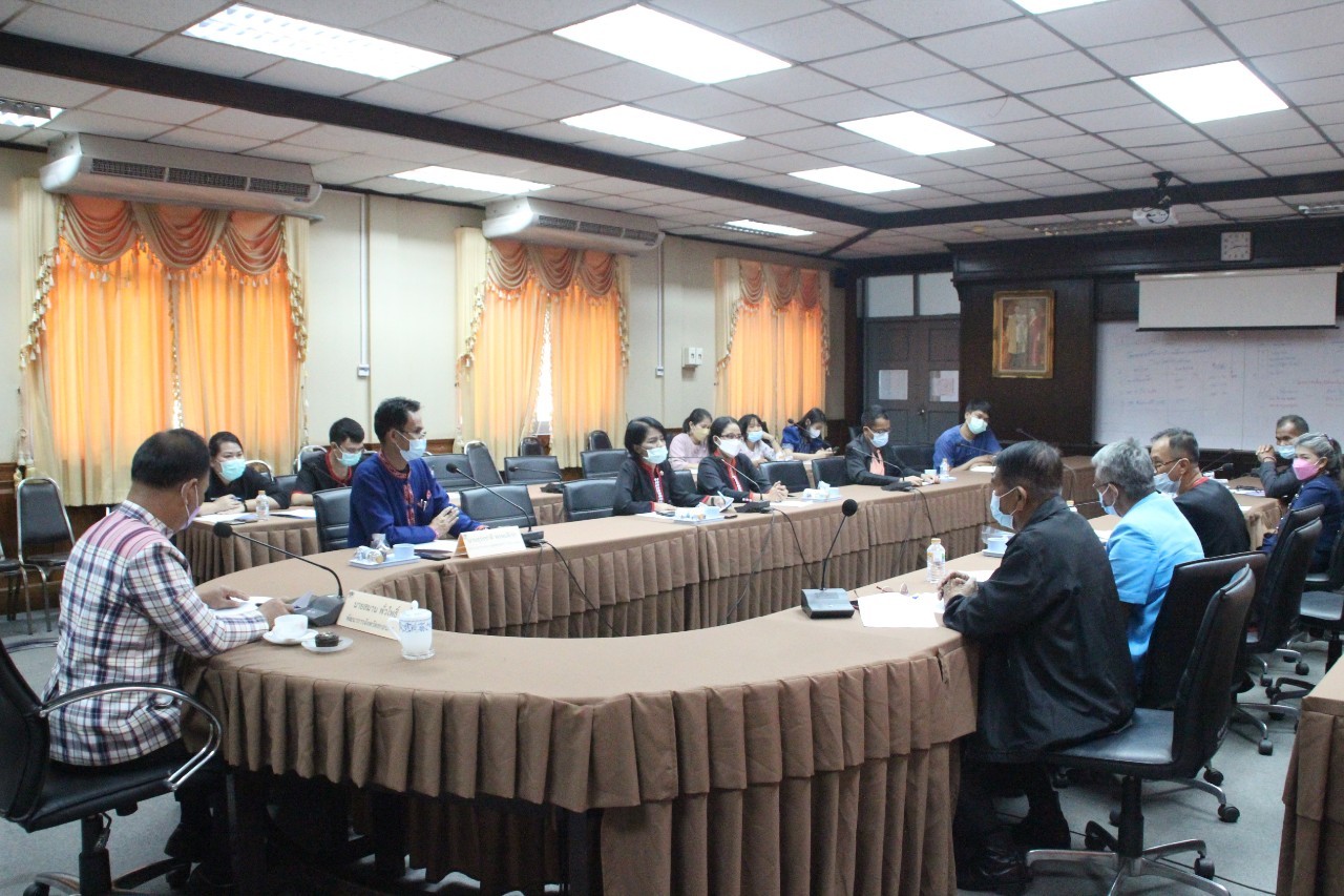 พช.สกลนคร : ประชุมเตรียมความพร้อมการดำเนินงานทอดผ้าป่ากองทุนแม่ฯ ปี 64