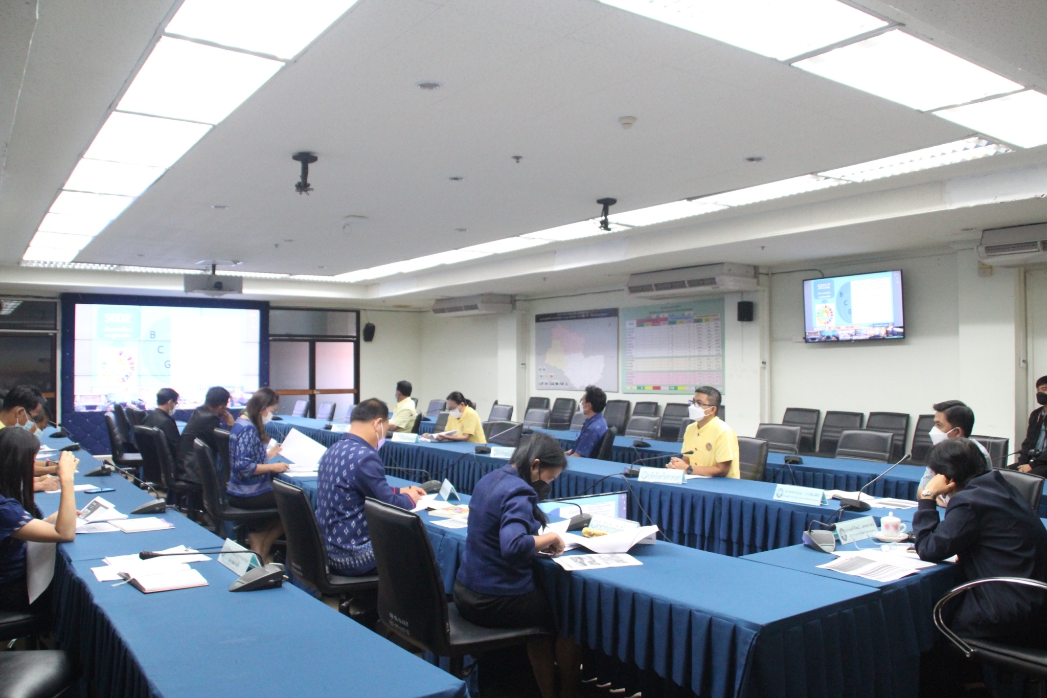 พช.สกลนคร : ร่วมประชุมสร้างการรับรู้และชี้แจงการขับเคลื่อนแนวทางเขตพัฒนาเศรษฐกิจพอเพียง(SEDZ) ด้วยโมเดลเศรษฐกิจใหม่ ผ่านระบบวีดิทัศน์ทางไกล (Video Conference)