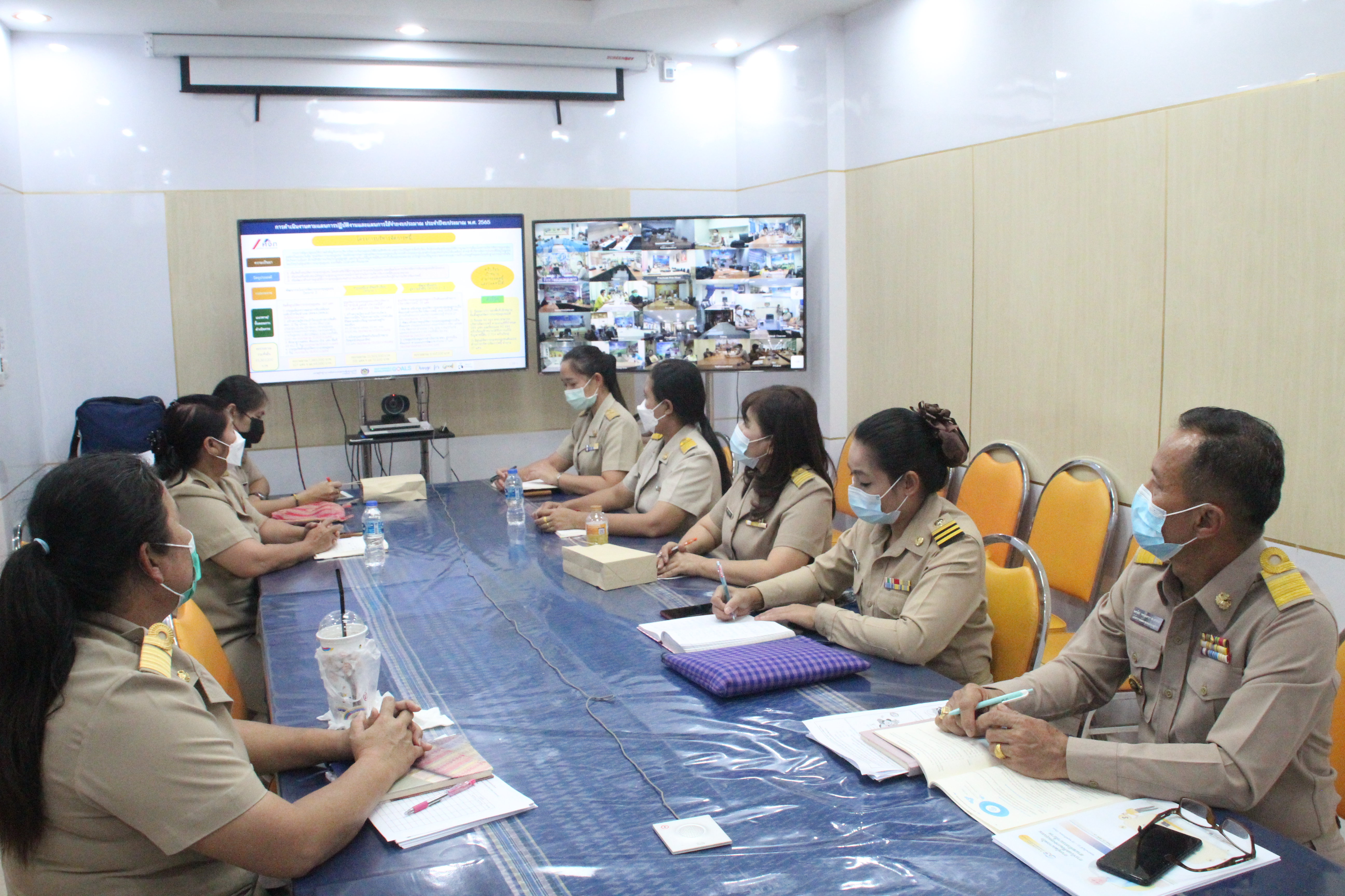 พช.สกลนคร : ร่วมประชุมขับเคลื่อนงานเศรษฐกิจฐานรากด้วยกองทุนชุมชน ผ่านระบบ Conference