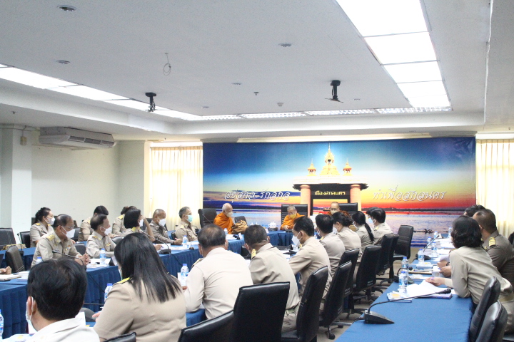 พจ.สกลนคร : ร่วมประชุมเตรียมการจัดพิธีทอผ้าป่าสนับสนุนทุนเล่าเรียนหลวง สำหรับพระสงฆ์ไทย จังหวัดสกลนคร