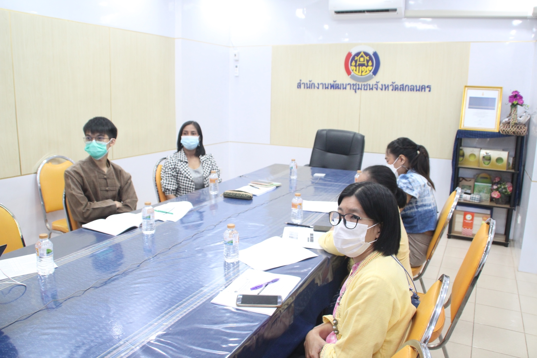 พช.สกลนคร : ร่วมประชุมชี้แจงเร่งรัด กำกับ ติดตามการดำเนินงานกองทุนพัฒนาบทบาทสตรี ผ่านระบบ Conference