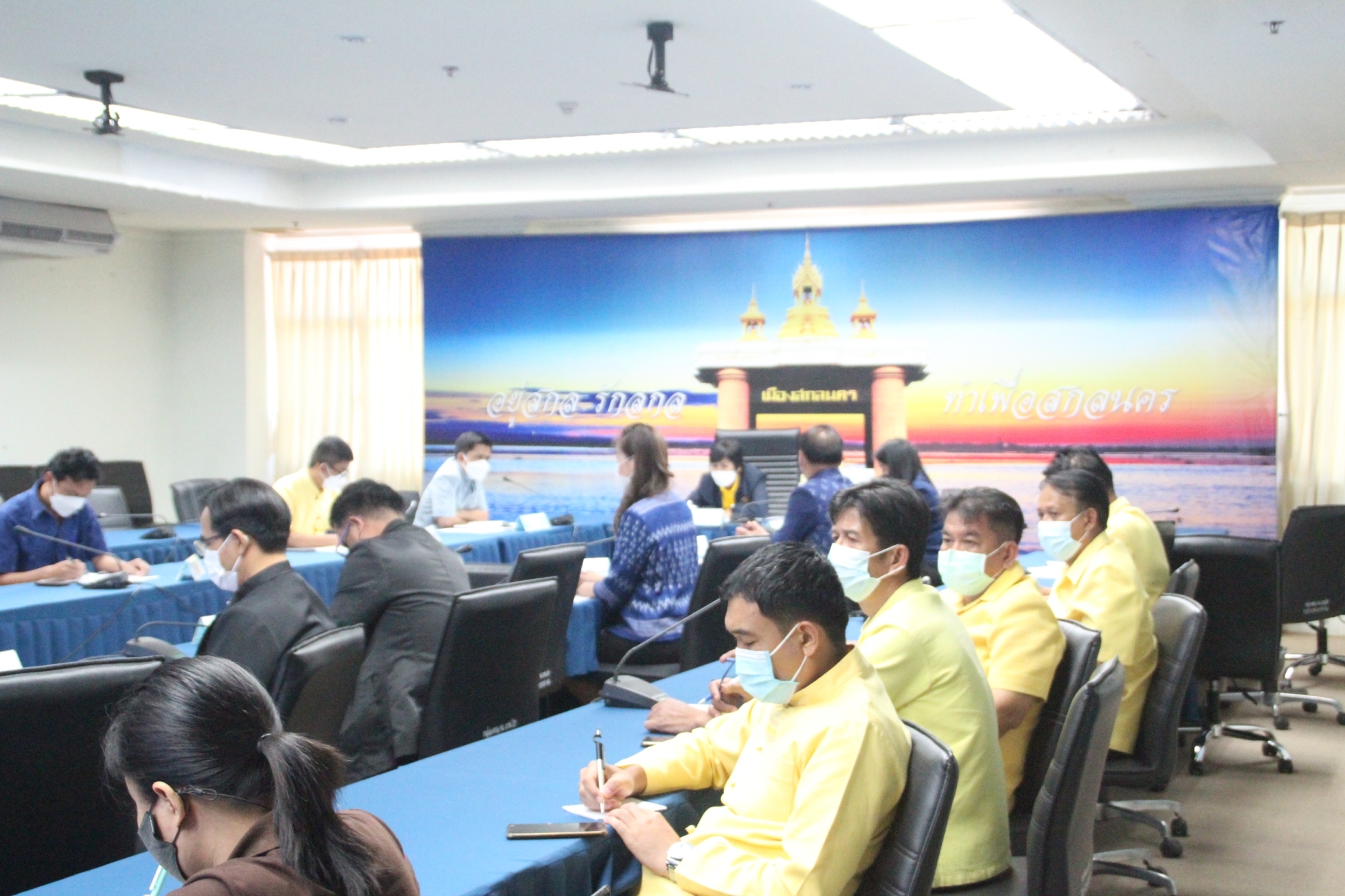พช.สกลนคร : ร่วมประชุมสร้างการรับรู้และชี้แจงการขับเคลื่อนแนวทางเขตพัฒนาเศรษฐกิจพอเพียง(SEDZ) ด้วยโมเดลเศรษฐกิจใหม่ ผ่านระบบวีดิทัศน์ทางไกล (Video Conference)