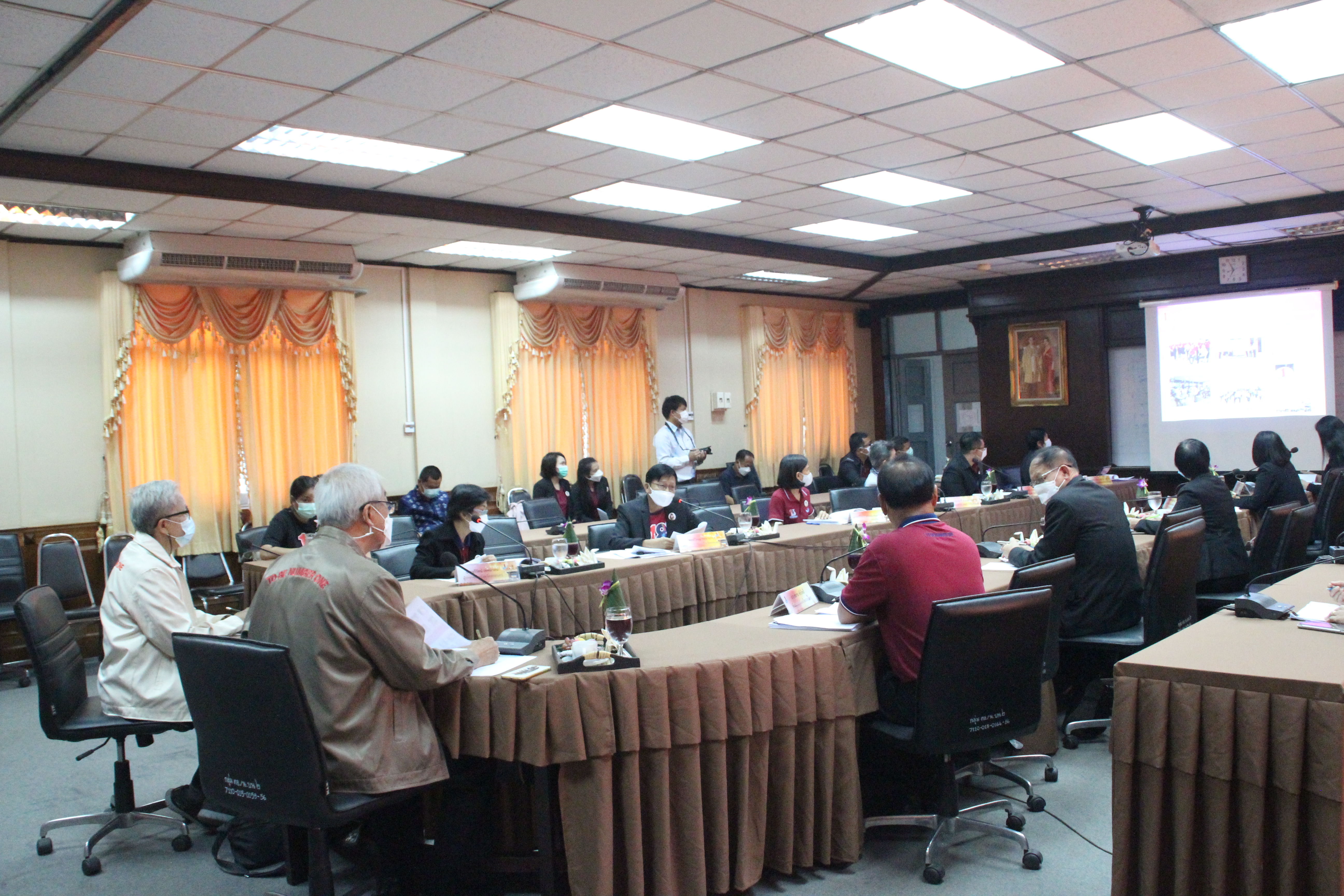 พจ.สกลนคร : ร่วมประชุมติดตามประเมินผลการดำเนินงานจังหวัด TO BE NUMBER ONE