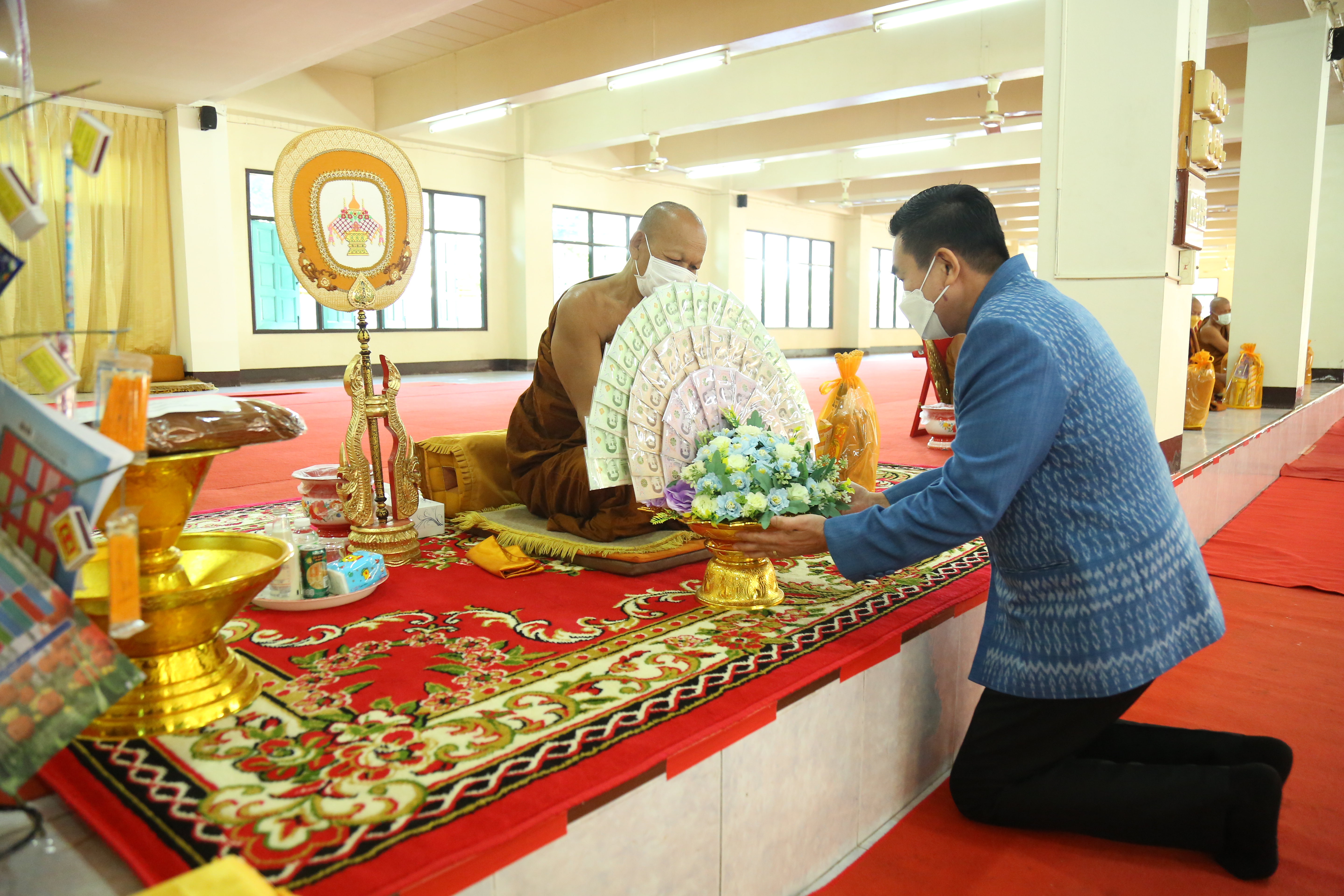 พช.สกลนคร : รองฯ วิฑูรย์ เป็นประธานทอดผ้าป่ากองทุนแม่ของแผ่นดิน