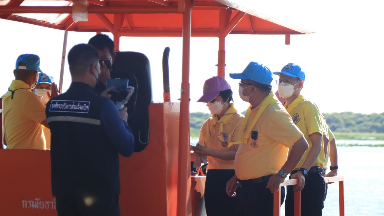 พช.สกลนคร : ผู้ว่าฯ จุรีรัตน์ พาขับเคลื่อนโครงการ “ชาวสกลนคร รักหนองหาร”