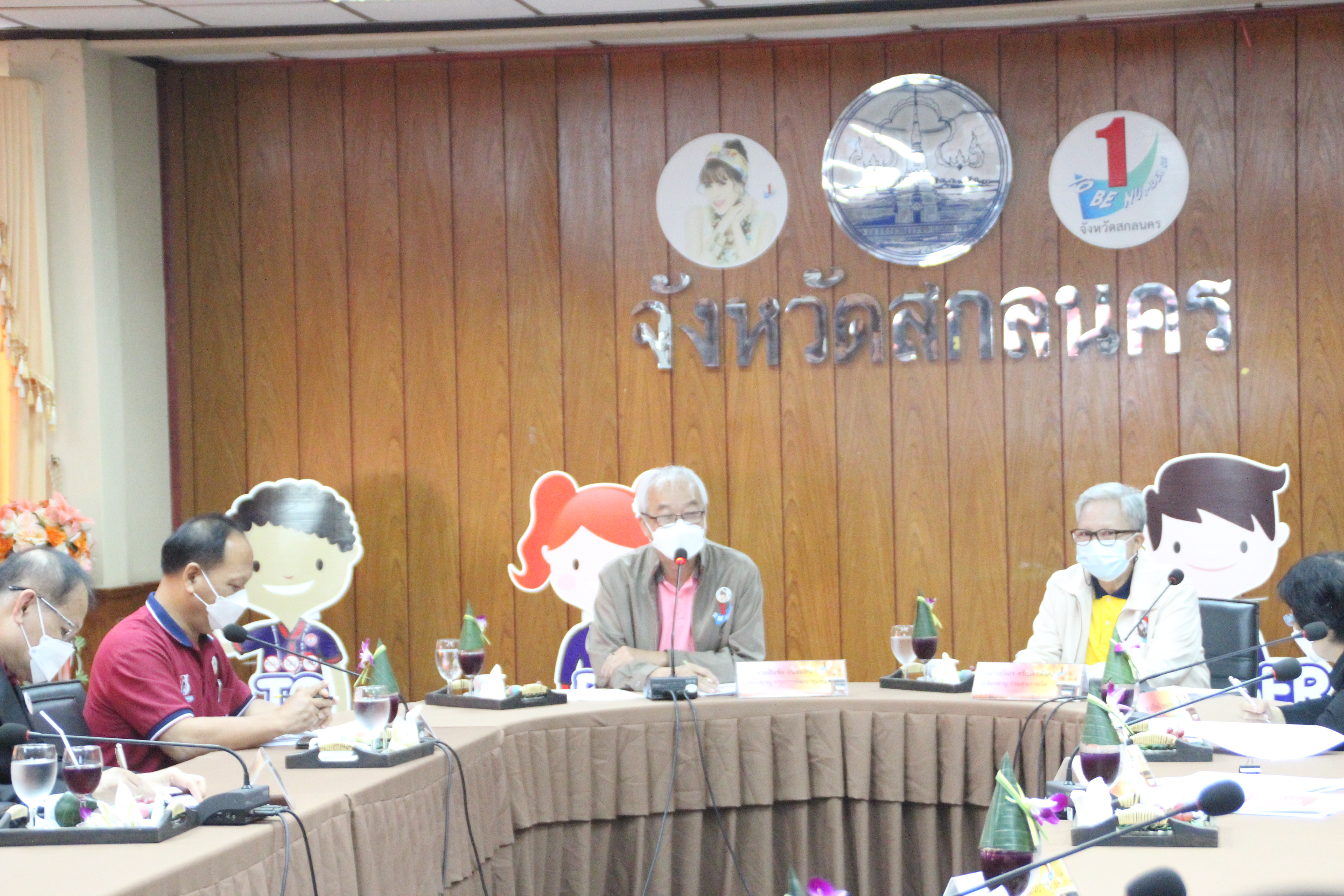 พจ.สกลนคร : ร่วมประชุมติดตามประเมินผลการดำเนินงานจังหวัด TO BE NUMBER ONE
