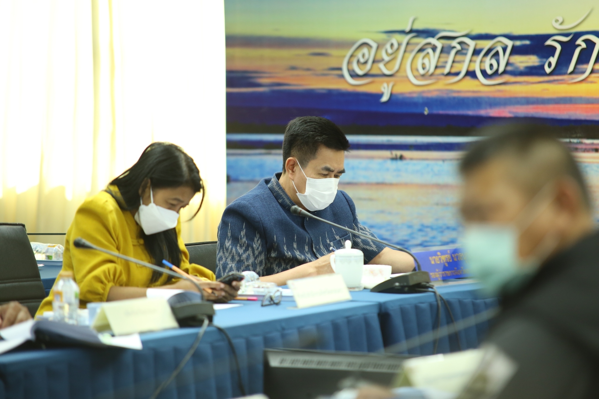 พช.สกลนคร : ร่วมประชุมขับเคลื่อนการขจัดความยากจนและพัฒนาคนทุกช่วงวัยอย่างยั่งยืน ตามหลักปรัชญาของเศรษฐกิจพอเพียง ผ่านระบบวีดีทัศน์ทางไกล (VCS)
