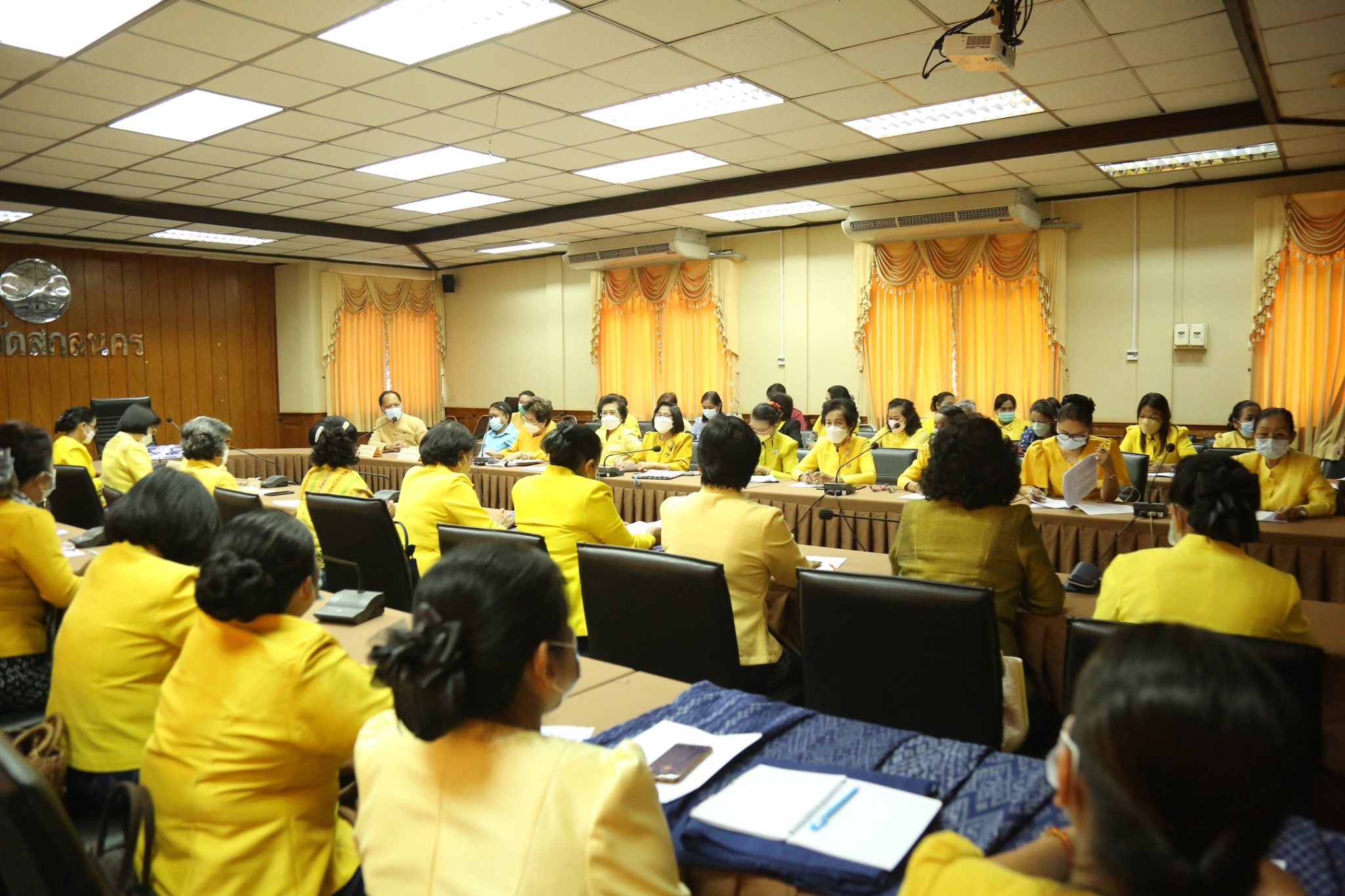 พช.สกลนคร : ผู้ว่าฯ จุรีรัตน์ มอบนโยบายคณะกรรมการพัฒนาสตรีจังหวัดสกลนคร