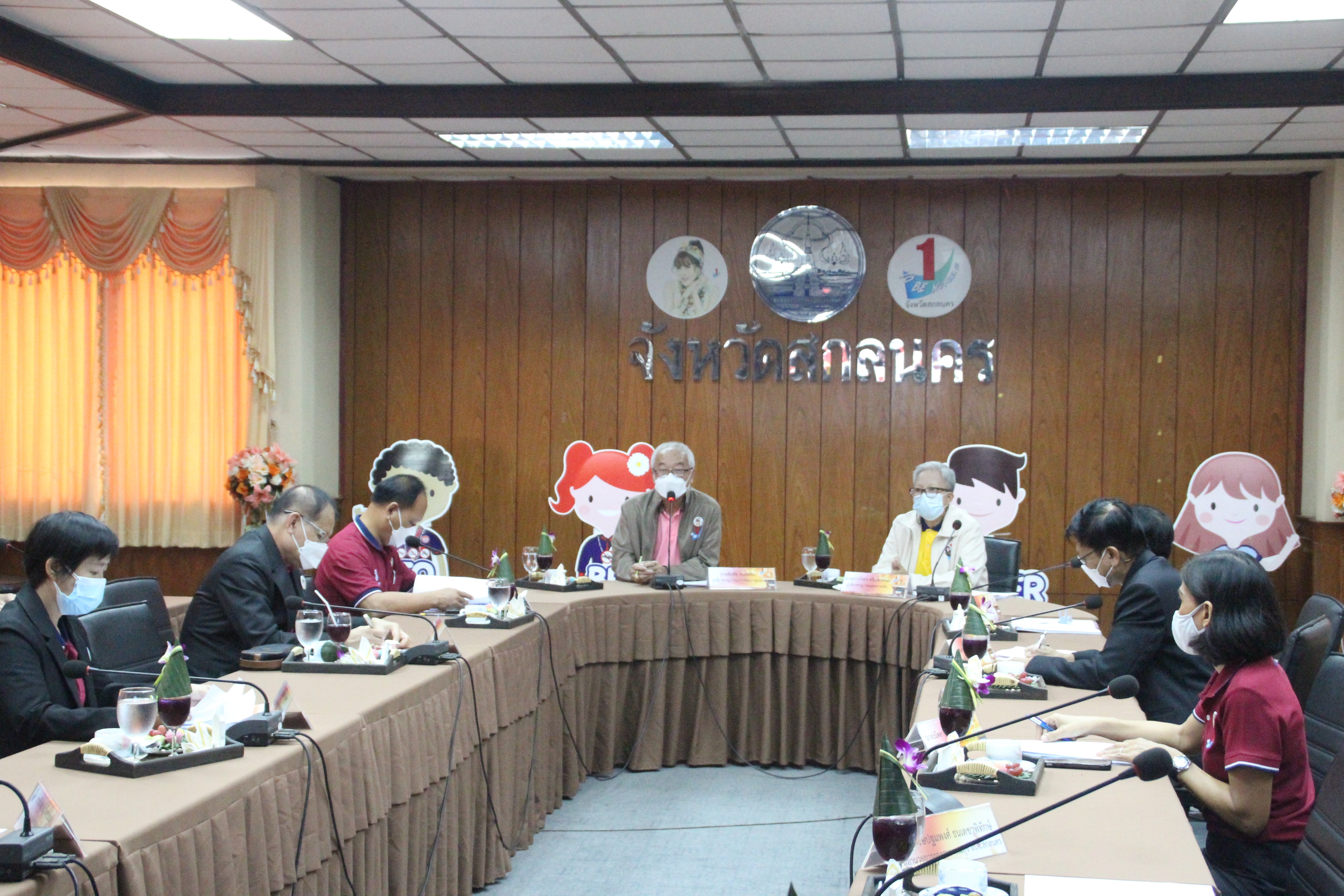 พจ.สกลนคร : ร่วมประชุมติดตามประเมินผลการดำเนินงานจังหวัด TO BE NUMBER ONE