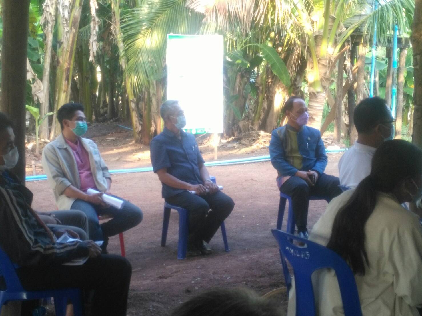 พจ.สกลนคร : ลงพื้นที่ให้กำลังใจผู้เข้าอบรมแกนนำขับเคลื่อนหมู่บ้านเศรษฐกิจพอเพียง