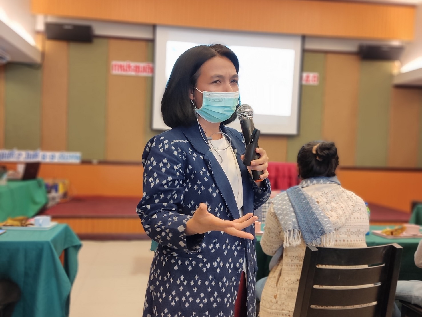 พจ. สกลนคร : บรรยายพิเศษการประชุมเชิงปฏิบัติการเพื่อพัฒนาศักยภาพผู้ประกอบการสู่ยุค 4.0 รุ่นที่ 1