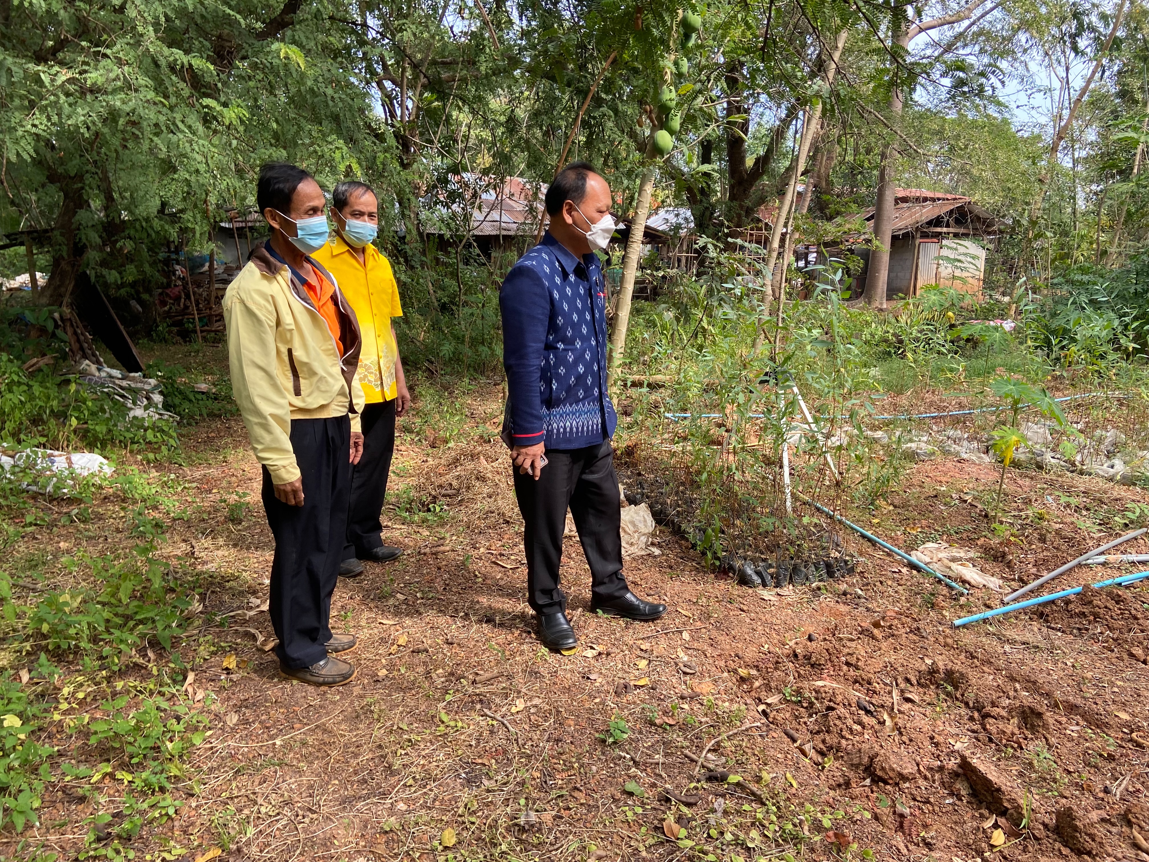 พจ.สกลนคร : ลงพื้นที่ให้กำลังใจผู้เข้าอบรมแกนนำขับเคลื่อนหมู่บ้านเศรษฐกิจพอเพียง