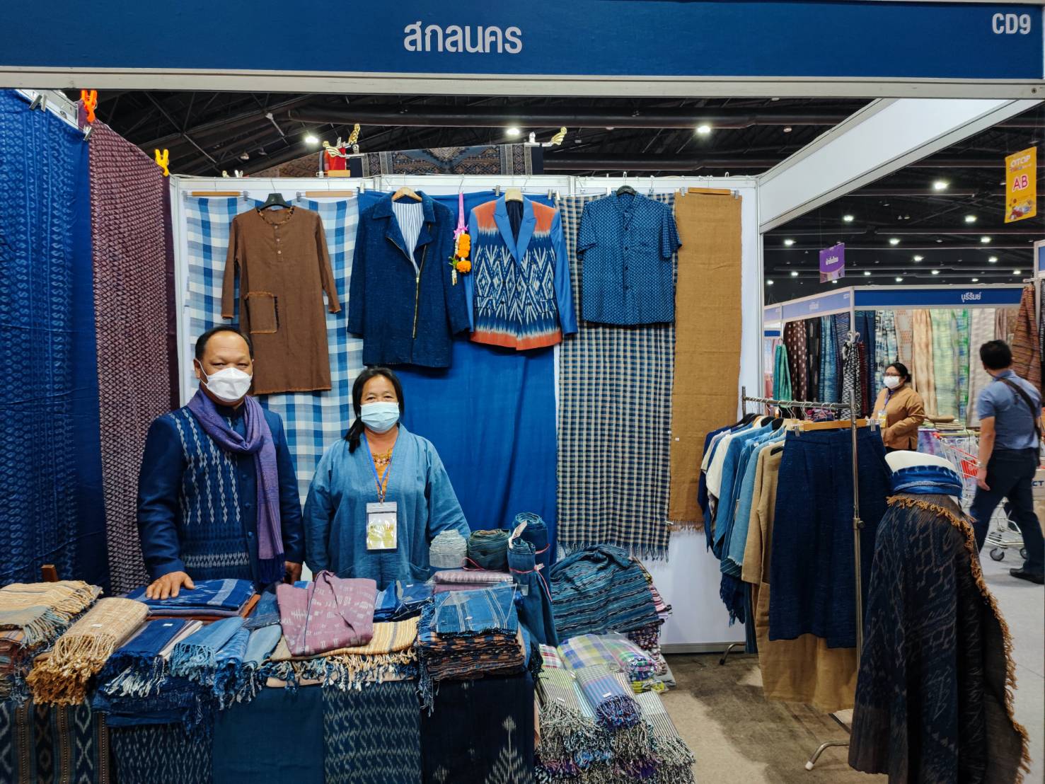 พช.สกลนคร : มท. 2 เปิดงาน OTOP ไทยสู้ภัยโควิด – 19