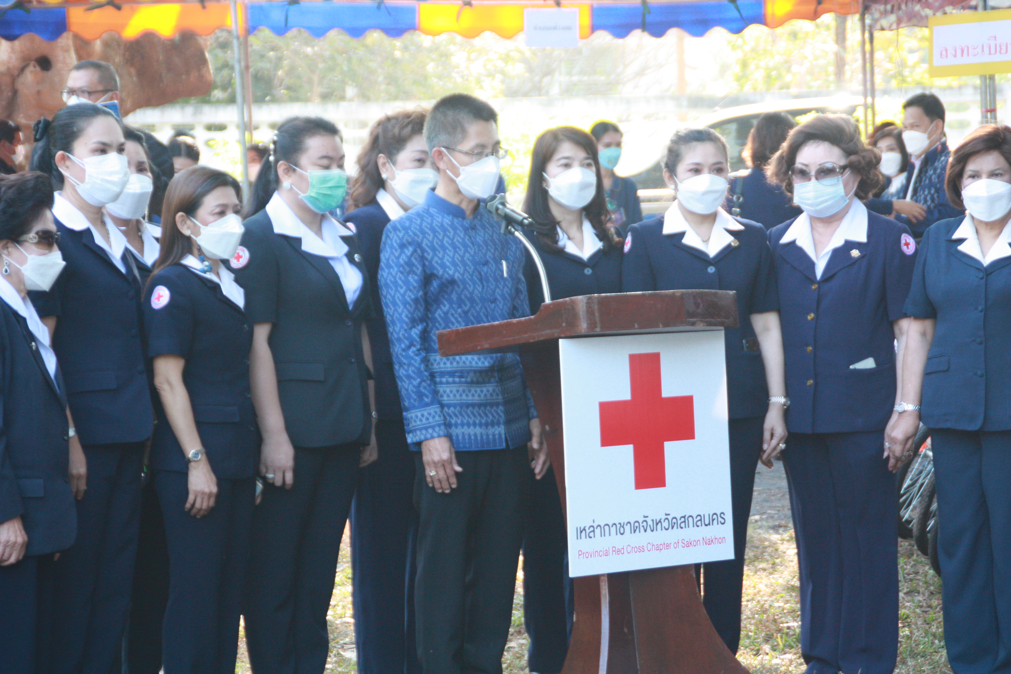 พช.สกลนคร : ร่วมบริจาคเงินสดและสิ่งของงานกาชาด