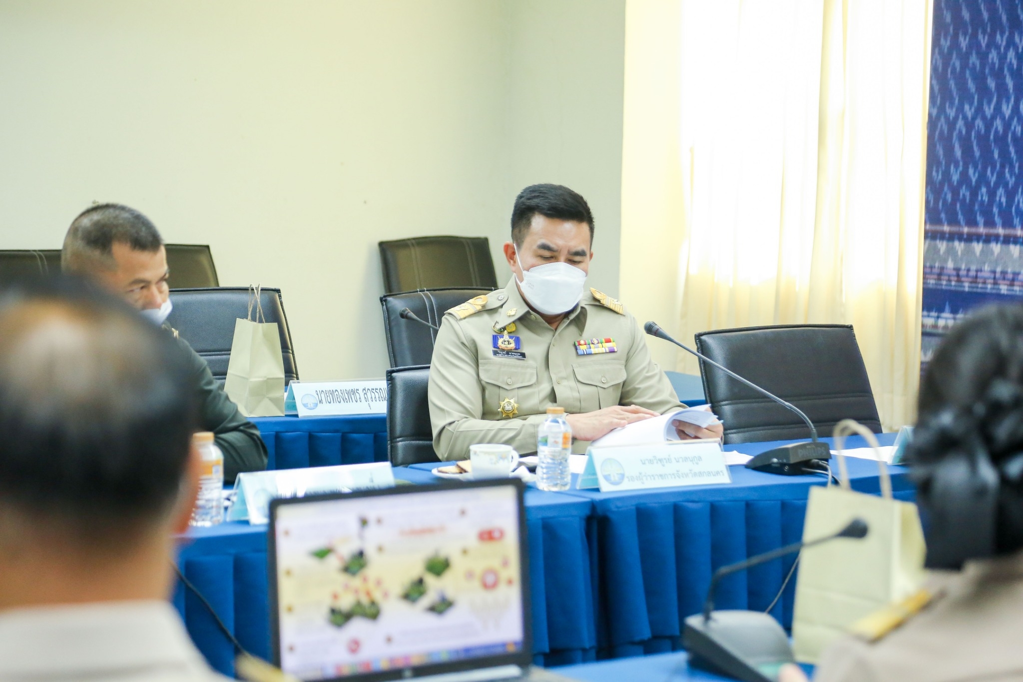 พช.สกลนคร : ผู้ว่าฯ จุรีรัตน์ เป็นประธานประชุมขับเคลื่อนเขตเศรษฐกิจพอเพียง (SEDZ)