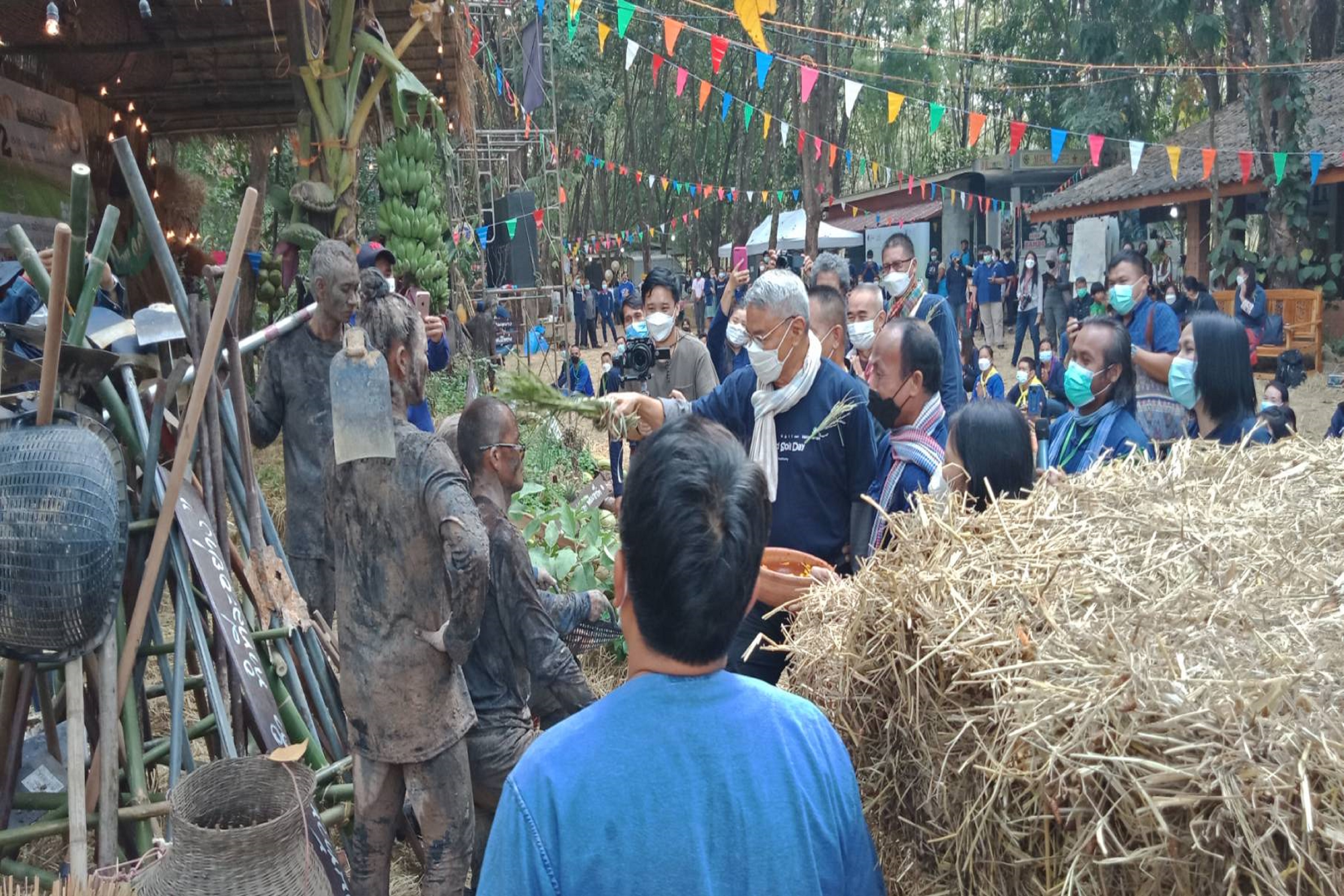 พช.สกลนคร : ร่วมมหกรรมวันดินโลก (World Soil Day)