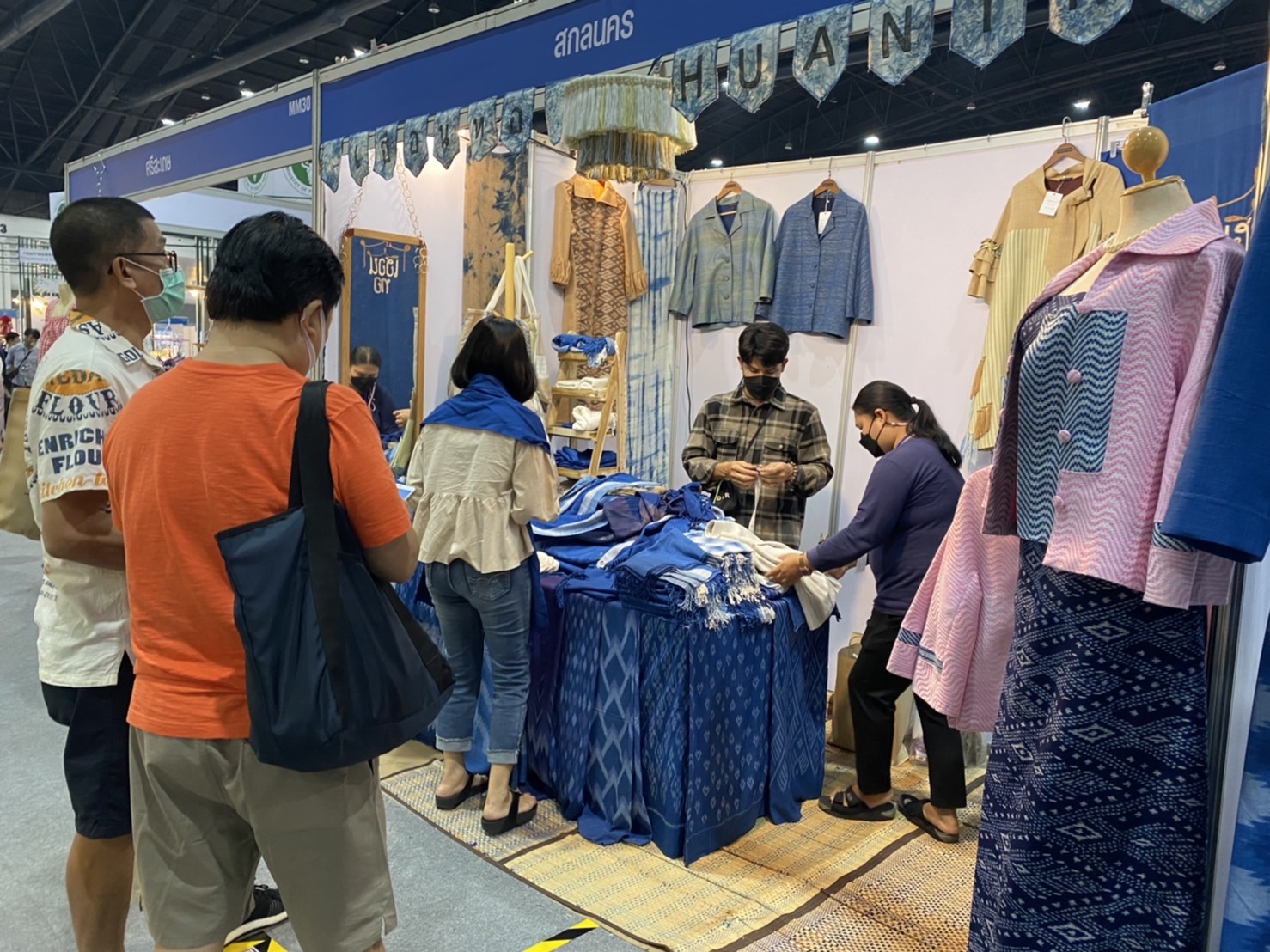 พช.สกลนคร : วันสุดท้าย กับงาน OTOP ไทยสู้ภัยโควิด – 19