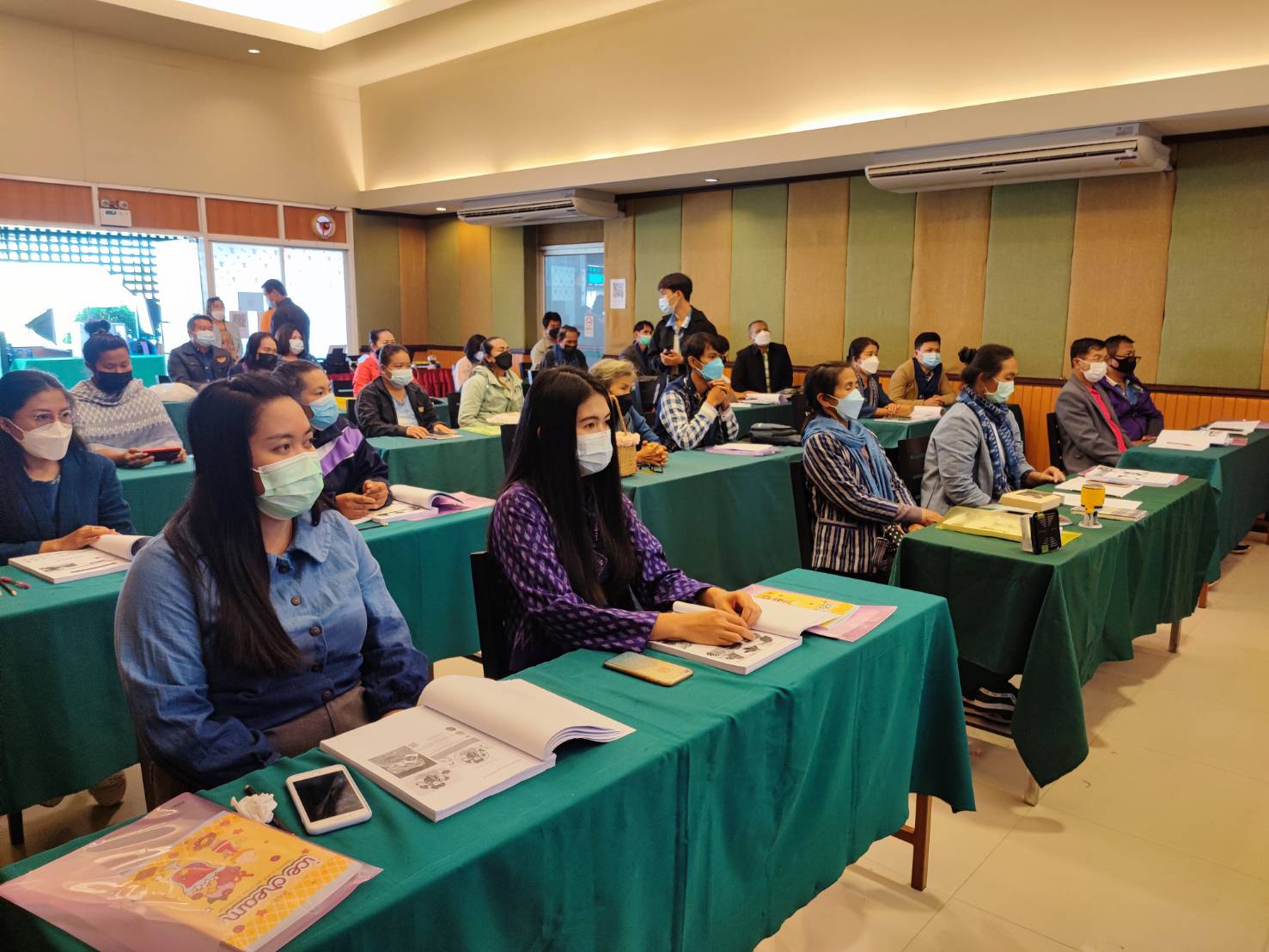 พจ. สกลนคร : บรรยายพิเศษการประชุมเชิงปฏิบัติการเพื่อพัฒนาศักยภาพผู้ประกอบการสู่ยุค 4.0 รุ่นที่ 1