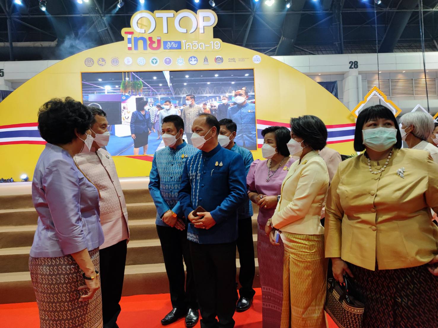 พช.สกลนคร : มท. 2 เปิดงาน OTOP ไทยสู้ภัยโควิด – 19