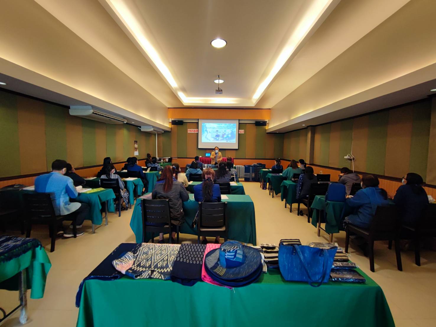 พจ. สกลนคร : เป็นประธานเปิดการประชุมเชิงปฏิบัติการเพื่อพัฒนาศักยภาพผู้ประกอบการสู่ยุค 4.0 รุ่นที่ 2 พร้อมบรรยายพิเศษ