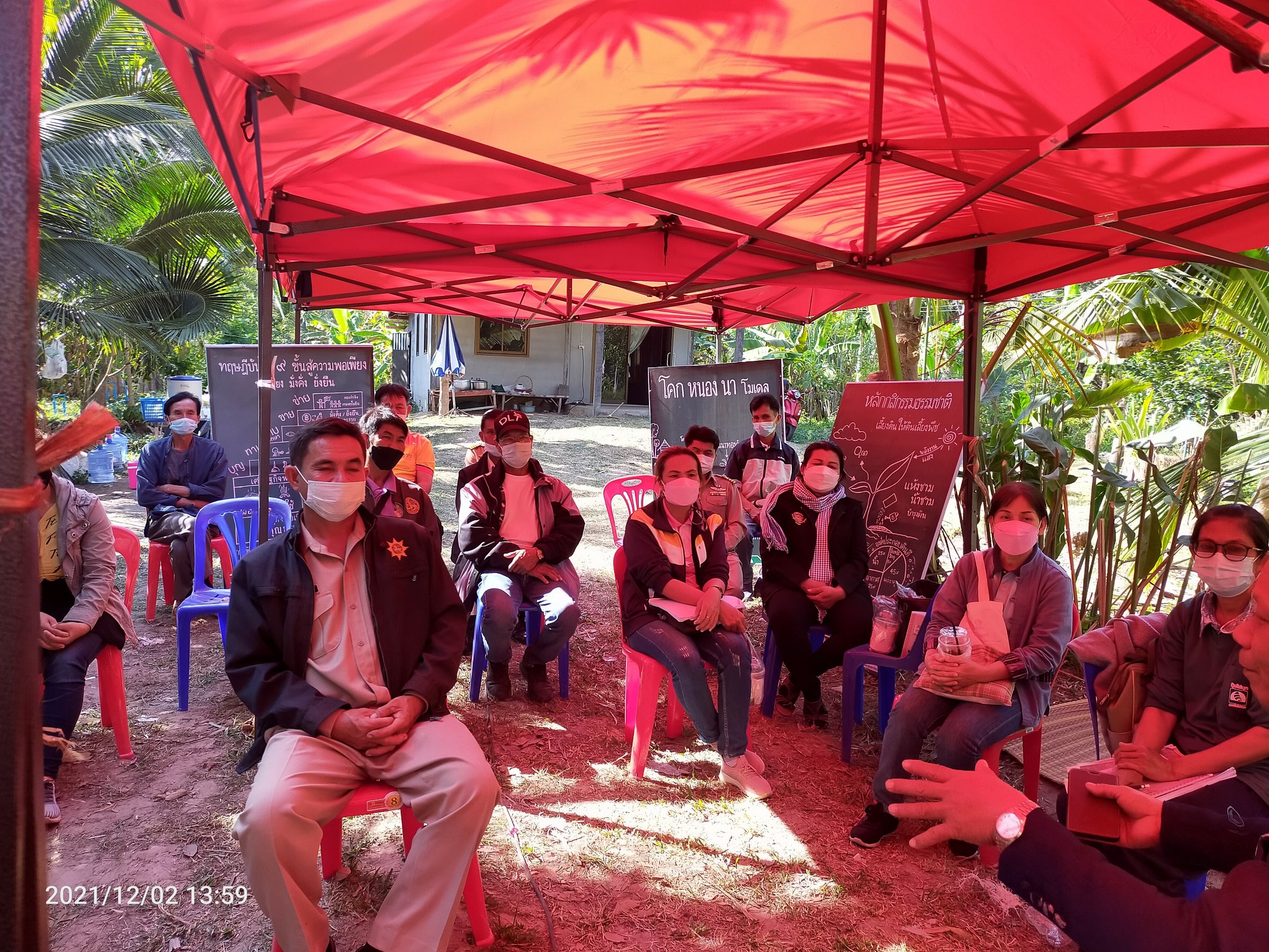 พจ.สกลนคร : ลงพื้นที่ให้กำลังใจผู้เข้าอบรมแกนนำขับเคลื่อนหมู่บ้านเศรษฐกิจพอเพียง ครั้งที่ 3