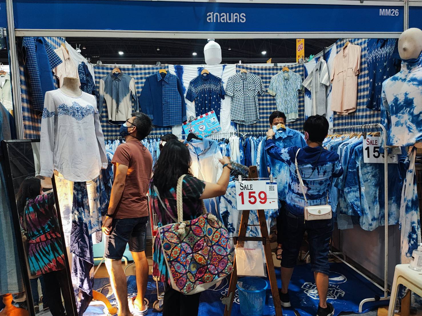 พช.สกลนคร : นำผู้ผลิต ผู้ประกอบการ OTOP ร่วมจัดแสดงและจำหน่ายสินค้า OTOP ในงาน OTOP ไทยสู้ภัยโควิด – 19
