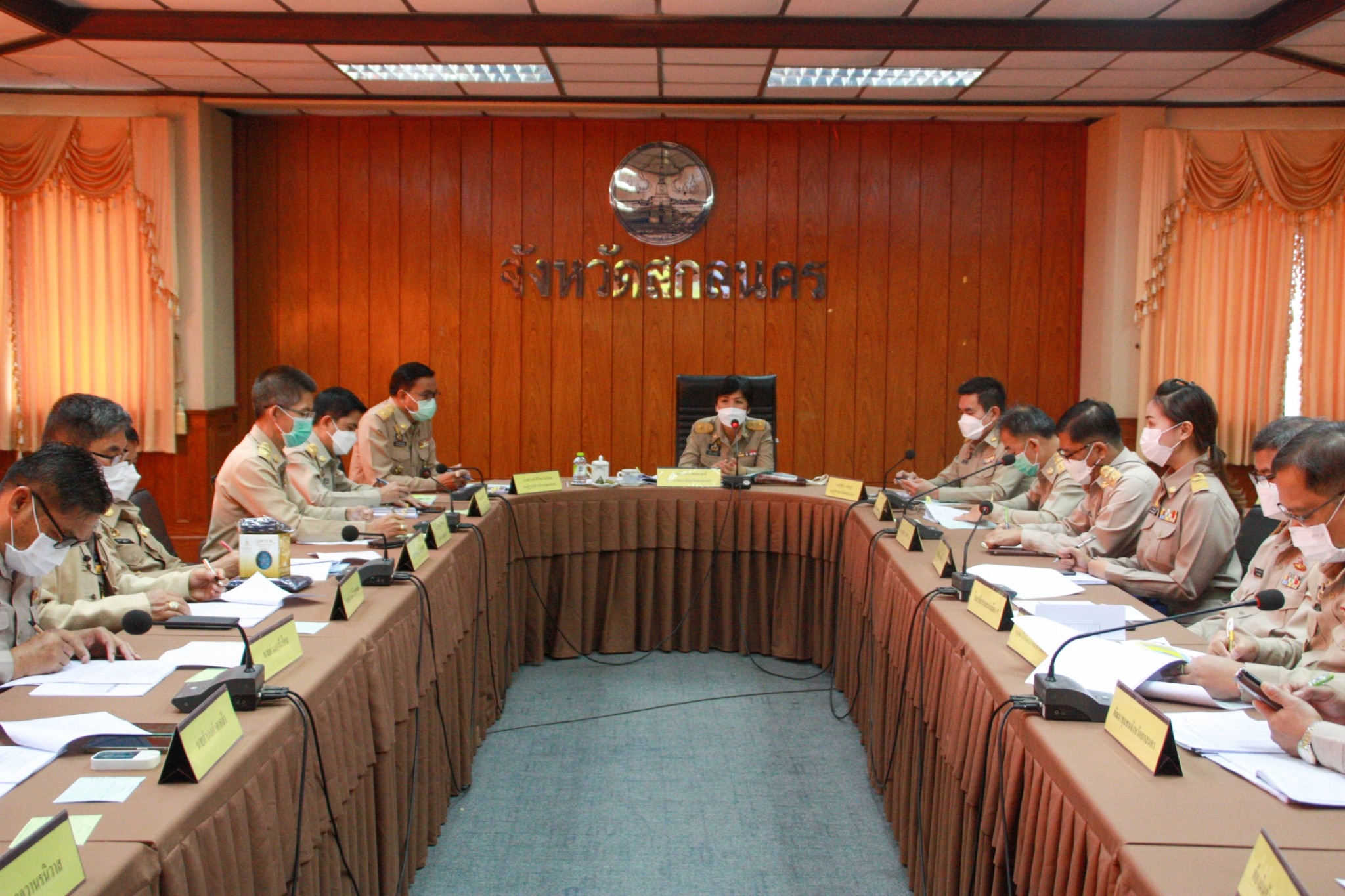 พช.สกลนคร : ร่วมประชุมหน่วยงานสังกัดกระทรวงมหาดไทยและนายอำเภอ