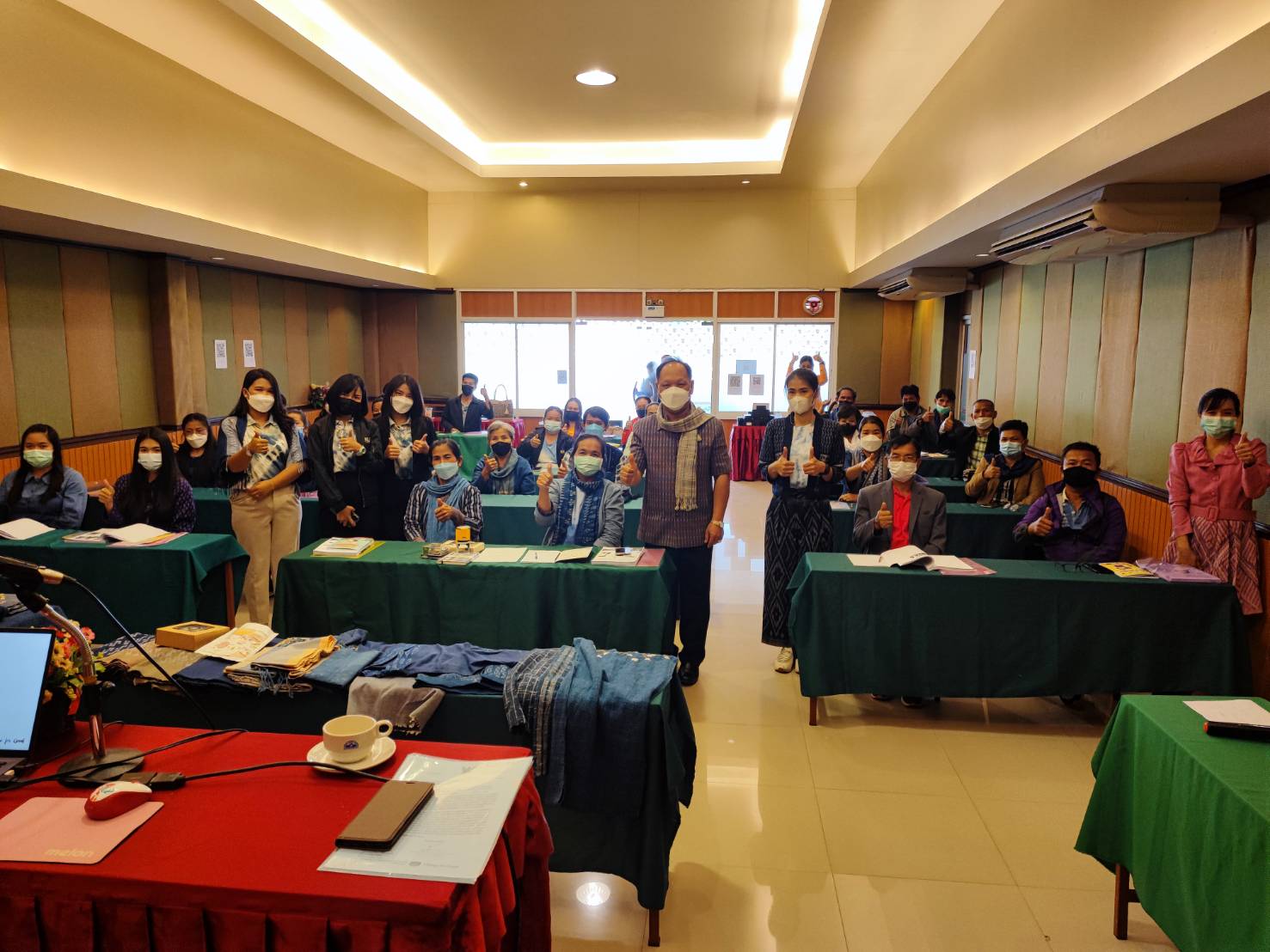 พจ. สกลนคร : บรรยายพิเศษการประชุมเชิงปฏิบัติการเพื่อพัฒนาศักยภาพผู้ประกอบการสู่ยุค 4.0 รุ่นที่ 1