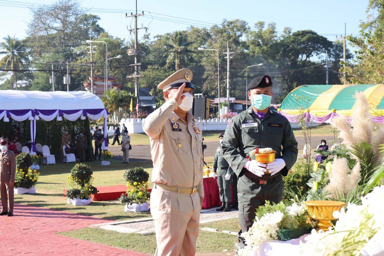 พจ.สกลนคร : ร่วมพิธีวางพวงมาลัยอนุสาวรีย์พระศรีสกุลวงศ์ เนื่องในวันคล้ายวันสถาปนาค่ายศรีสกุลวงศ์ ครบรอบปีที่ 32