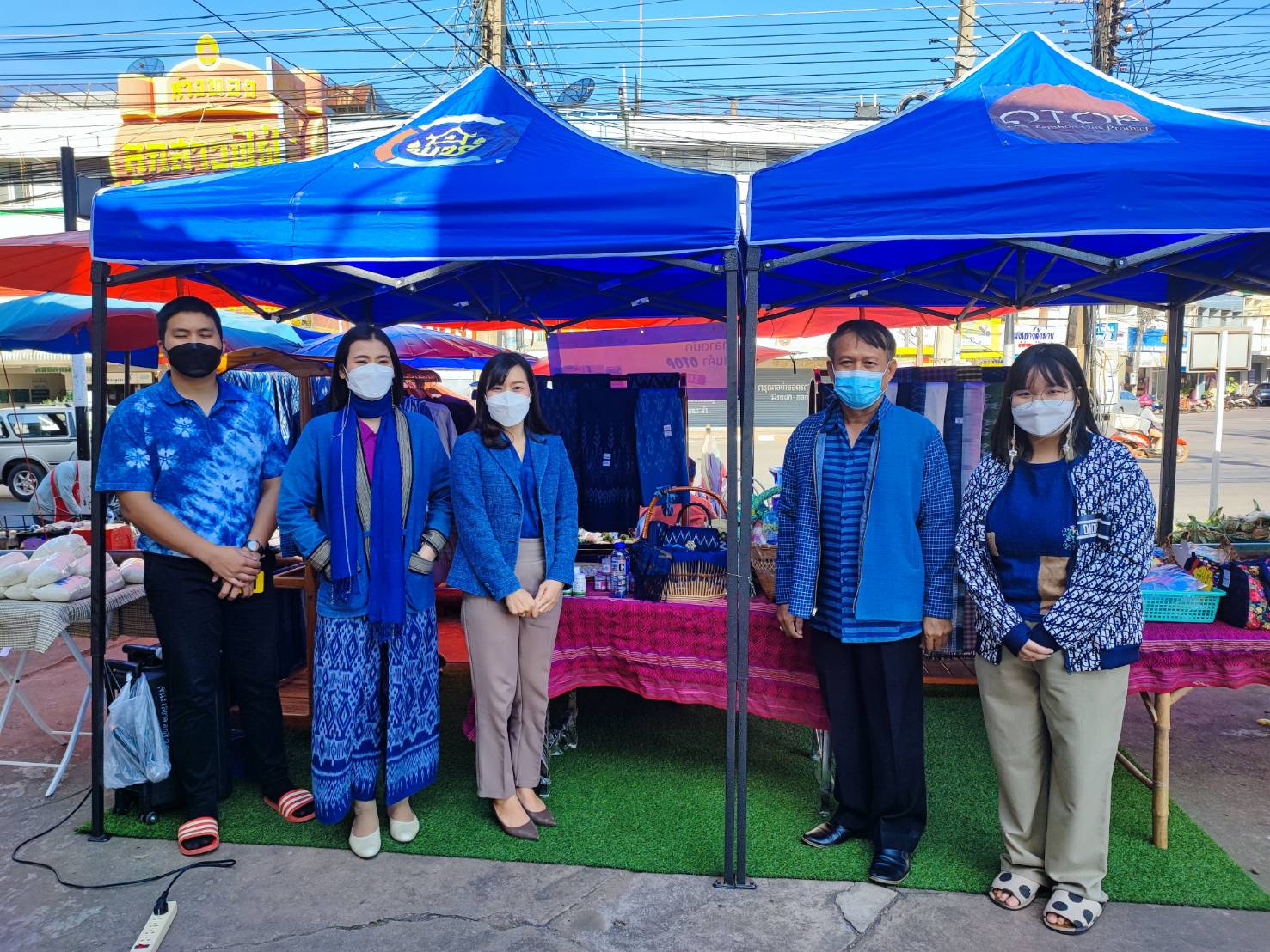 พจ.สกลนคร : เยี่ยมให้กำลังใจผู้ผลิตผู้ประกอบการ OTOP