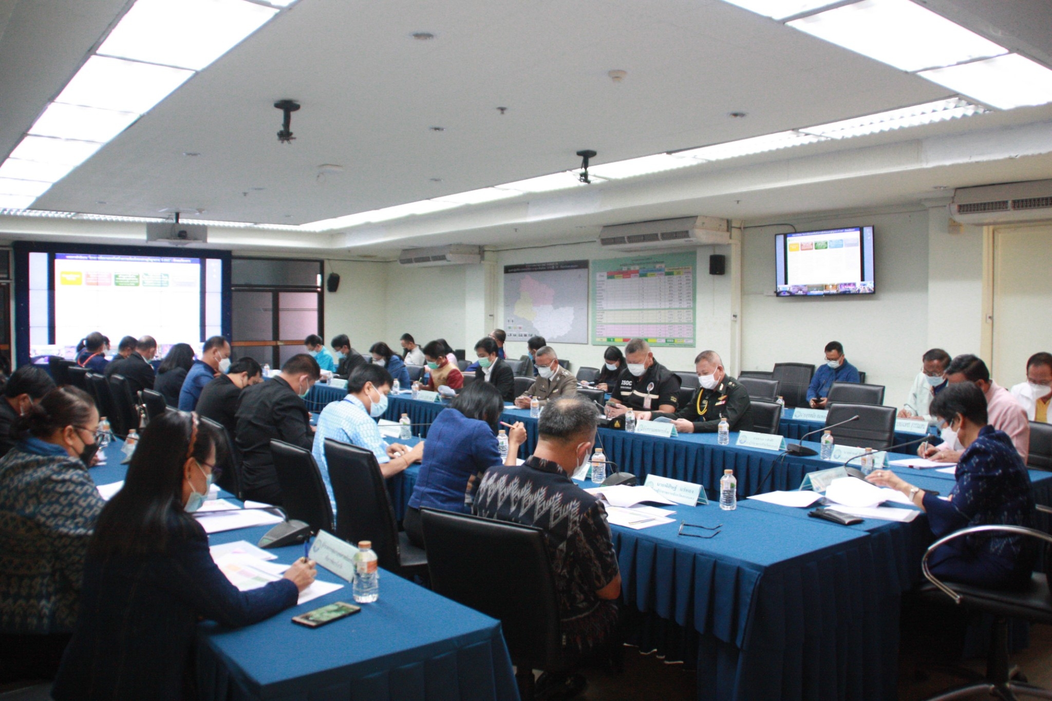 พจ.สกลนคร : ร่วมประชุมรับฟังชี้แจงแนวทางโครงการพัฒนาและเสริมสร้างความเข็มแข็งของเศรษฐกิจฐานราก ปี 2565