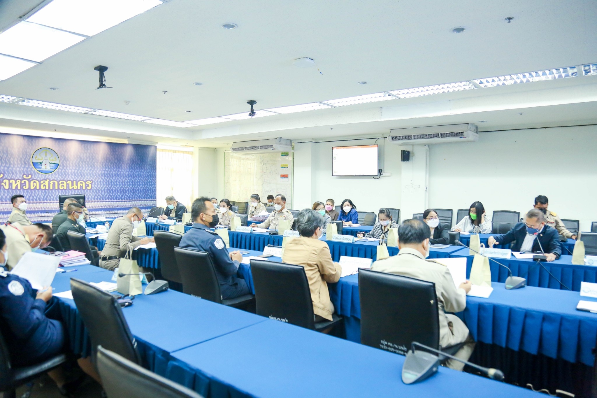 พช.สกลนคร : ผู้ว่าฯ จุรีรัตน์ เป็นประธานประชุมขับเคลื่อนเขตเศรษฐกิจพอเพียง (SEDZ)