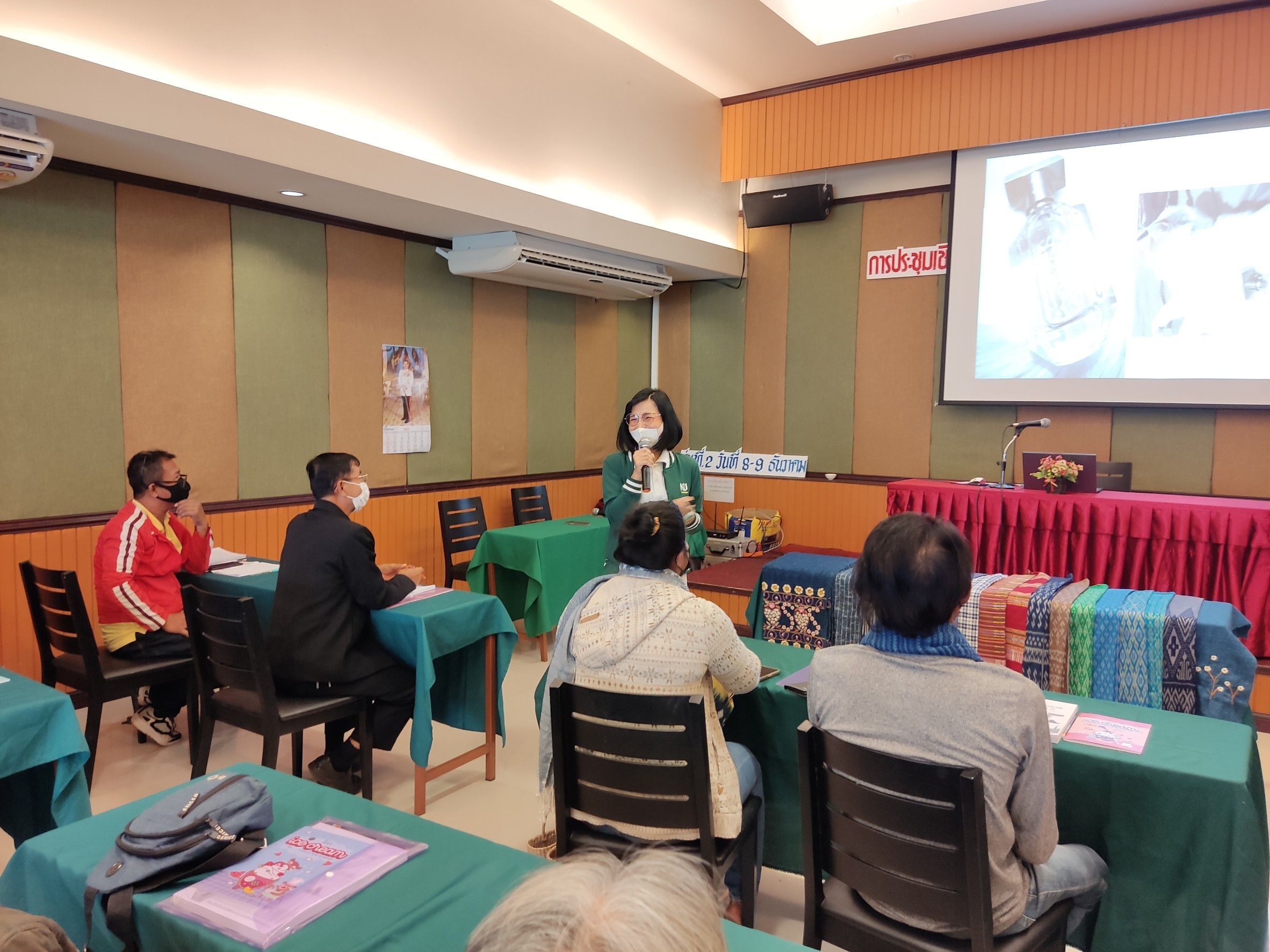 พจ. สกลนคร : บรรยายพิเศษการประชุมเชิงปฏิบัติการเพื่อพัฒนาศักยภาพผู้ประกอบการสู่ยุค 4.0 รุ่นที่ 1