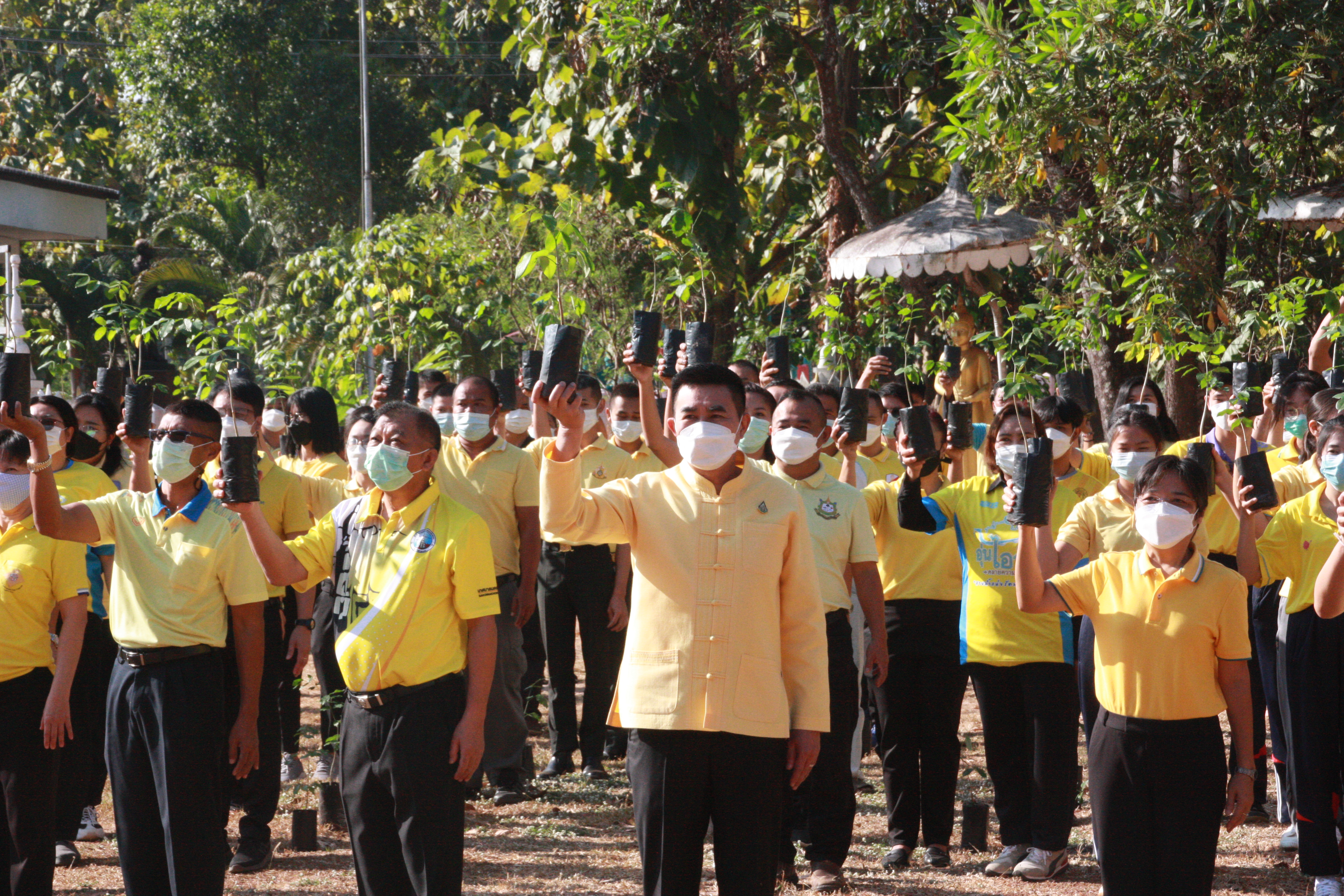 พช.สกลนคร : ร่วมกิจกรรมปลูกต้นไม้-ปลูกจิตสำนึก 400,000 ต้น