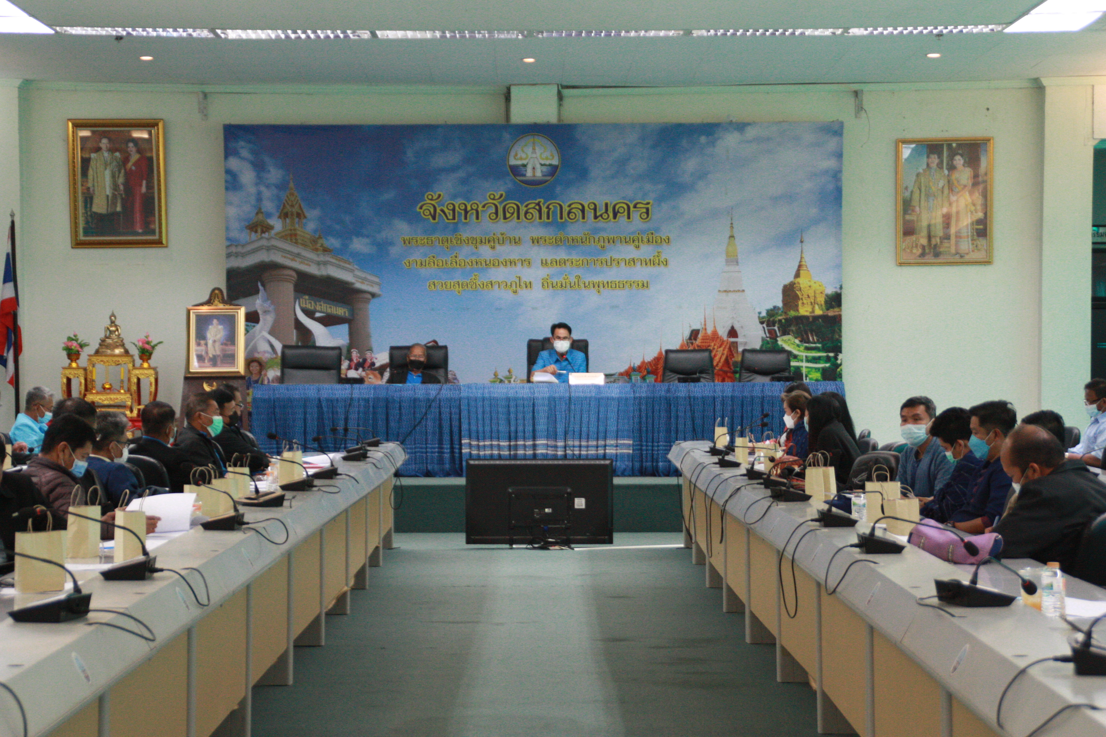 พช.สกลนคร : ประชุมเจ้าหน้าที่พัฒนาชุมชนและคณะกรรมการเครือข่ายกองทุนแม่ของแผ่นดินจังหวัดสกลนคร ครั้งที่ 4/2564
