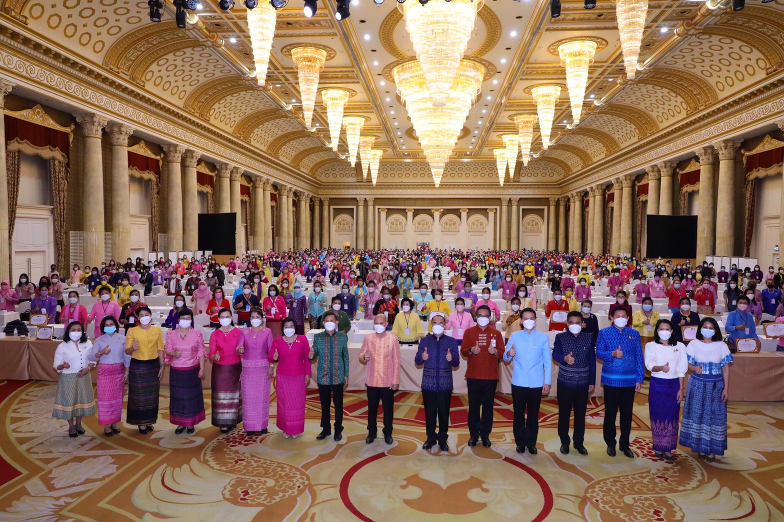 พช.สกลนคร : ร่วมอบรมกองทุนพัฒนาบทบาทสตรี เพิ่มพูนความรู้ สร้างความมั่นคงด้านอาชีพ สู่ความเข้มแข็งในชุมชน
