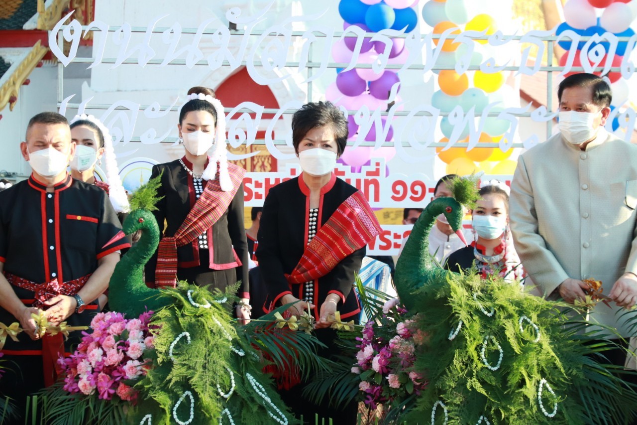 พลเอก ธนะศักดิ์ ปฏิมาประกร เปิดงาน “นมัสกาลองค์พระธาตุเชิงชุม”