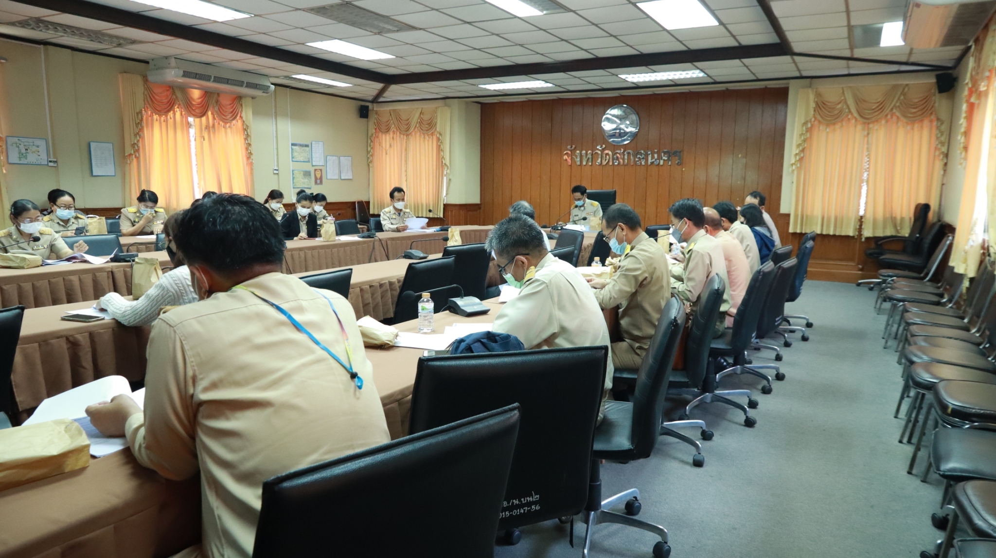 พช.สกลนคร : ประชุมจัดทำร่างแผนปฏิบัติการขับเคลื่อนการพัฒนาเศรษฐกิจฐานราก และประชารัฐจังหวัดสกลนคร
