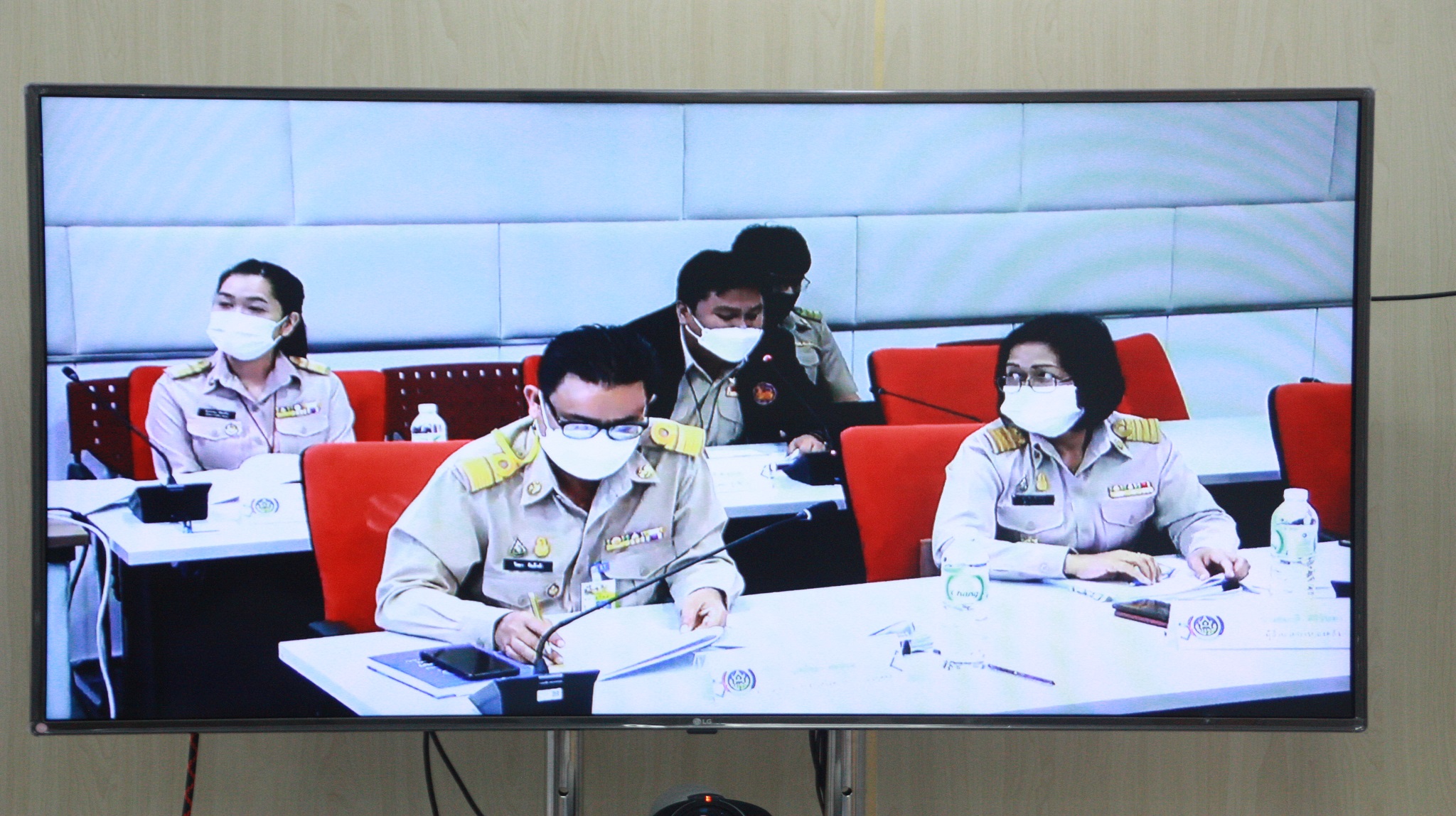 พช.สกลนคร : ร่วมประชุมชี้แจงการดำเนินงาน “โคก หนอง นา โมเดล” ผ่านระบบ Conference