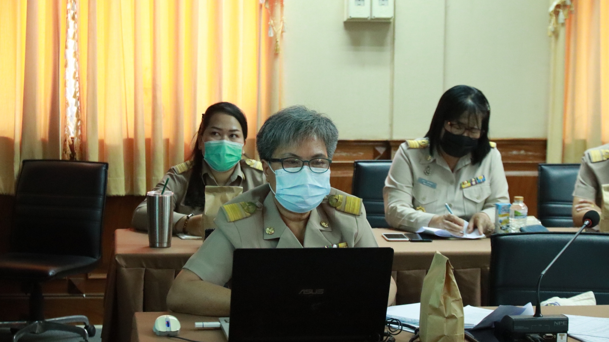 พช.สกลนคร : ประชุมจัดทำร่างแผนปฏิบัติการขับเคลื่อนการพัฒนาเศรษฐกิจฐานราก และประชารัฐจังหวัดสกลนคร