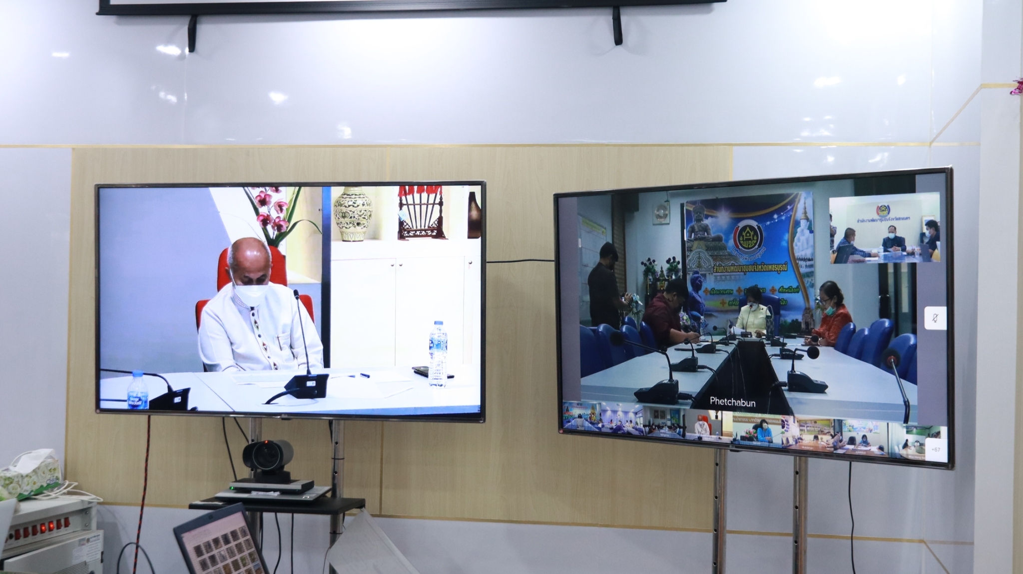 พช.สกลนคร : ร่วมประชุมติดตามผลการตรวจสอบข้อมูลครัวเรือนภายใต้การขับเคลื่อนการดำเนินงานขจัดความยากจนและพัฒนาคนทุกช่วงวัยอย่างยั่งยืนตามหลักปรัชญาเศรษฐกิจพอเพียง