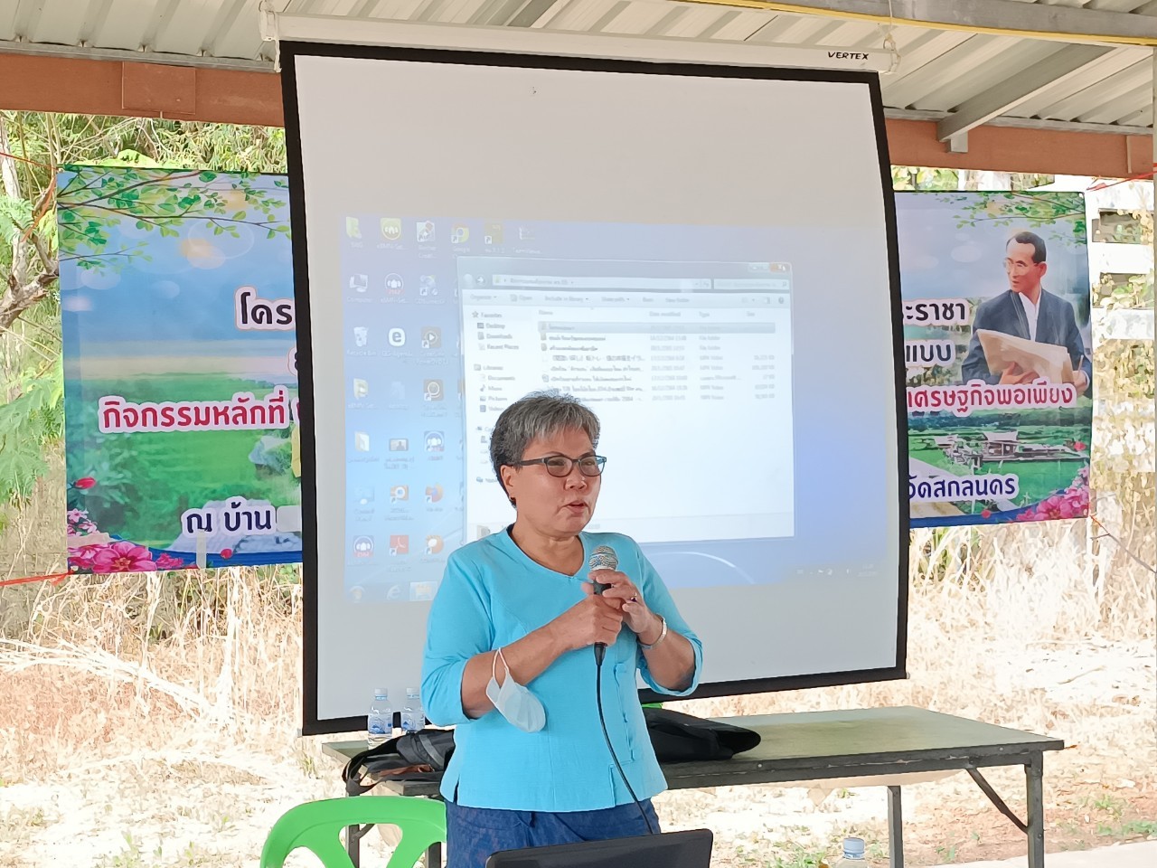 พจ.สกลนคร : ลงพื้นที่พบปะและให้กำลังใจผู้เข้าร่วม“โครงการขยายผล สืบสาน รักษา ต่อยอด ศาสตร์พระราชา ยกระดับการพัฒนาหมู่บ้านเศรษฐกิจพอเพียงต้นแบบ”