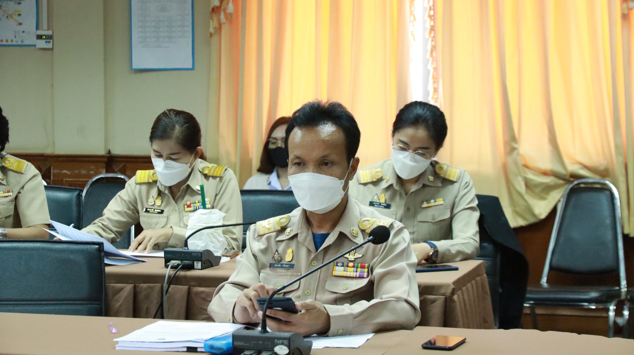 พช.สกลนคร : ประชุมจัดทำร่างแผนปฏิบัติการขับเคลื่อนการพัฒนาเศรษฐกิจฐานราก และประชารัฐจังหวัดสกลนคร